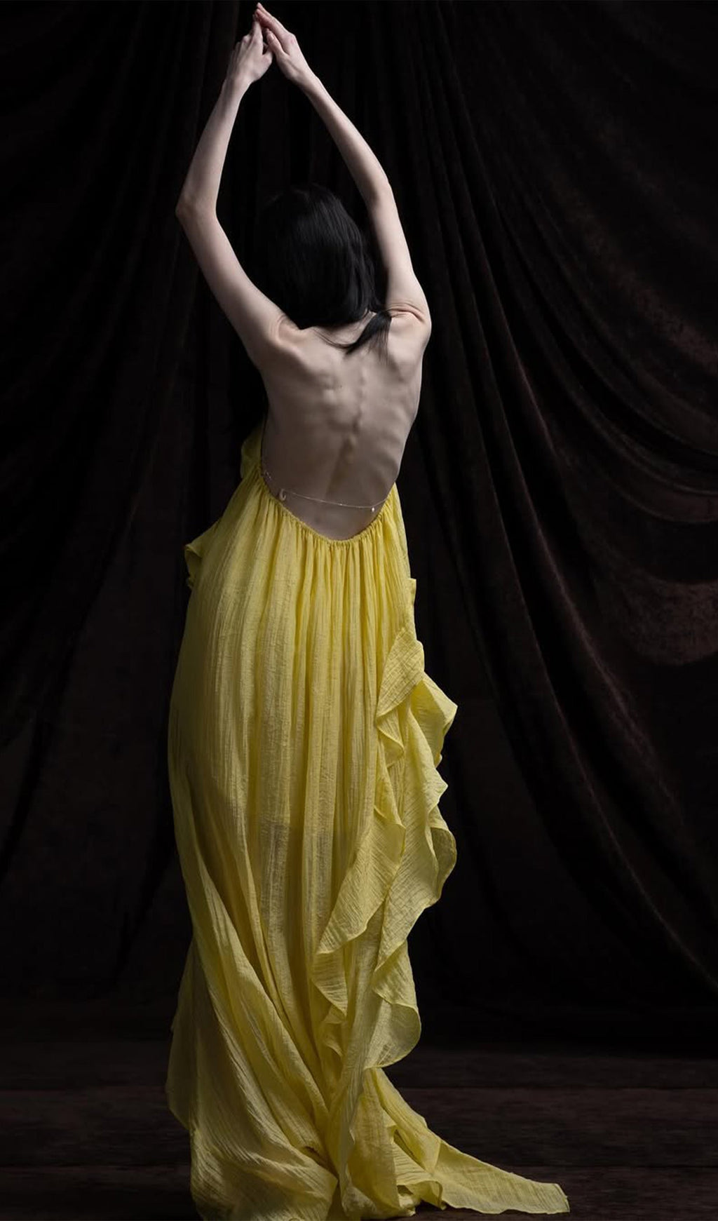 Asimetri Halter Fırfırlı Uzun Elbise