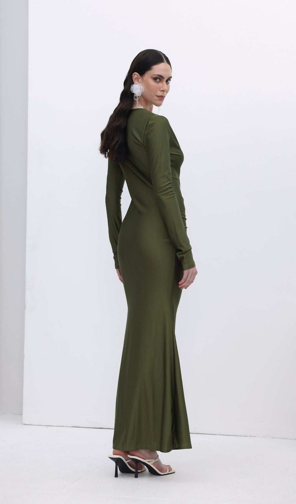 V Yakalı Büzgülü Uzun Elbise