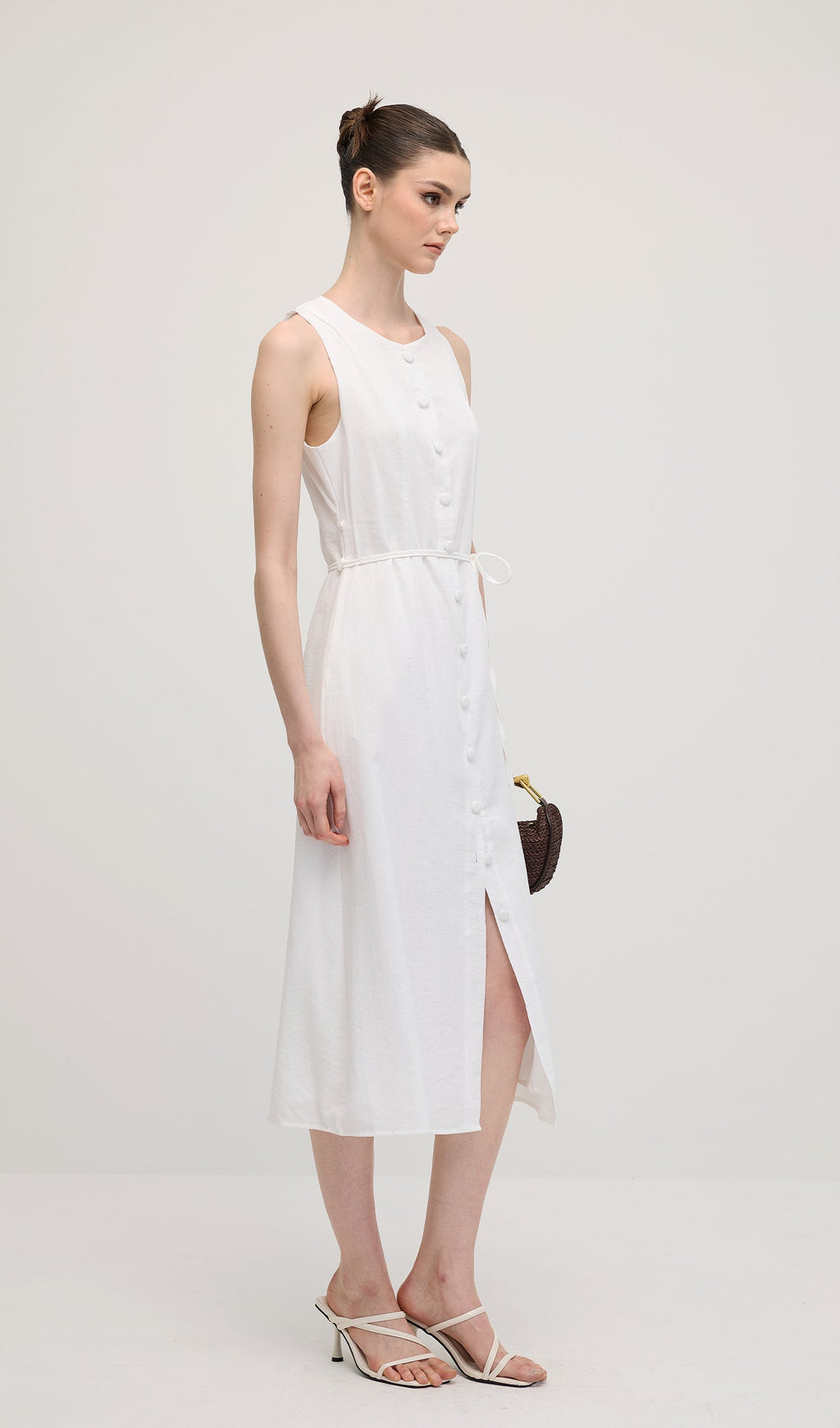 Beyaz Renkli Düğmeli Yelekli Midi Elbise