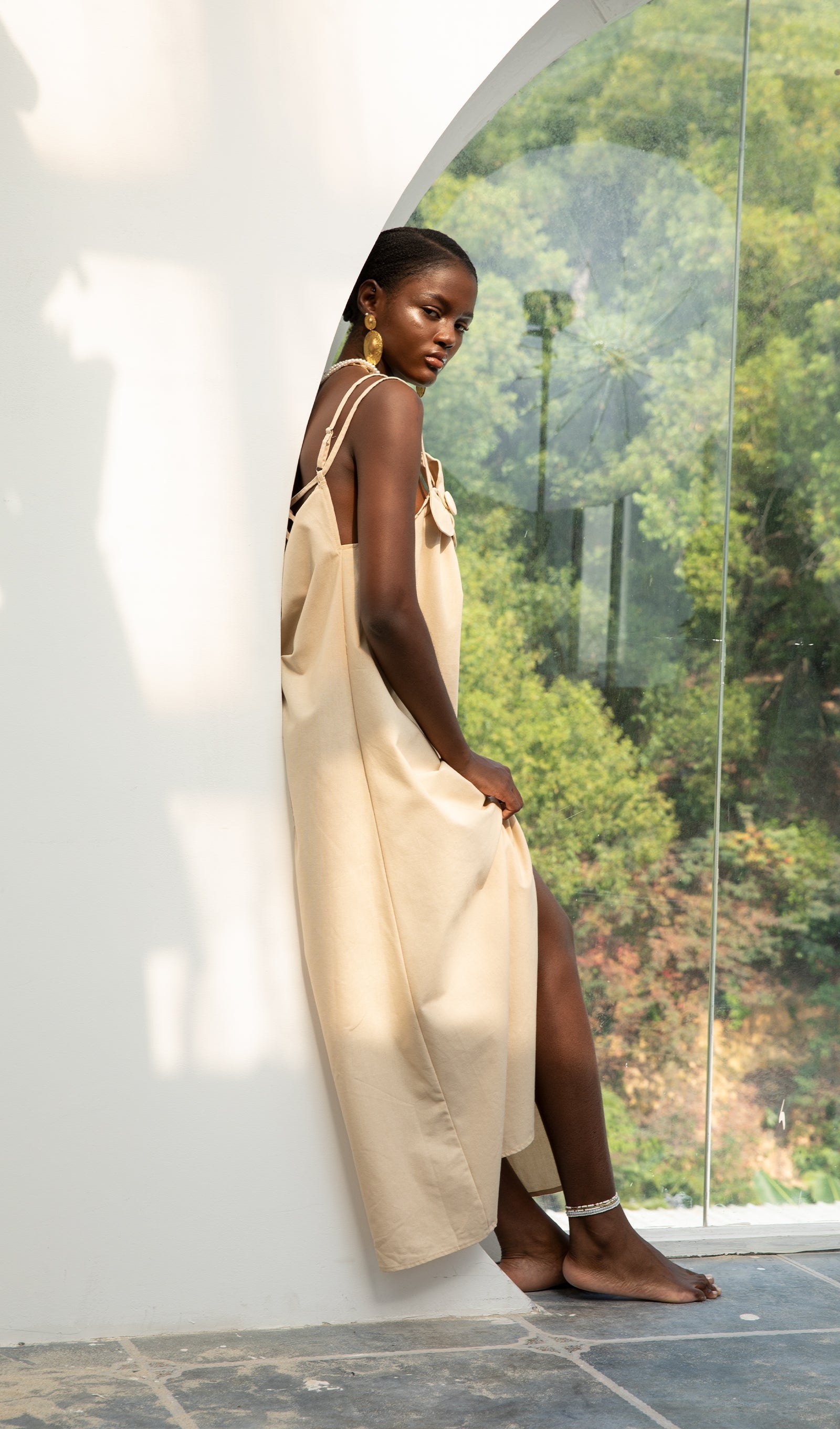 Moda V Yakalı Çiçekli Yüksek Yırtmaçlı Uzun Elbise