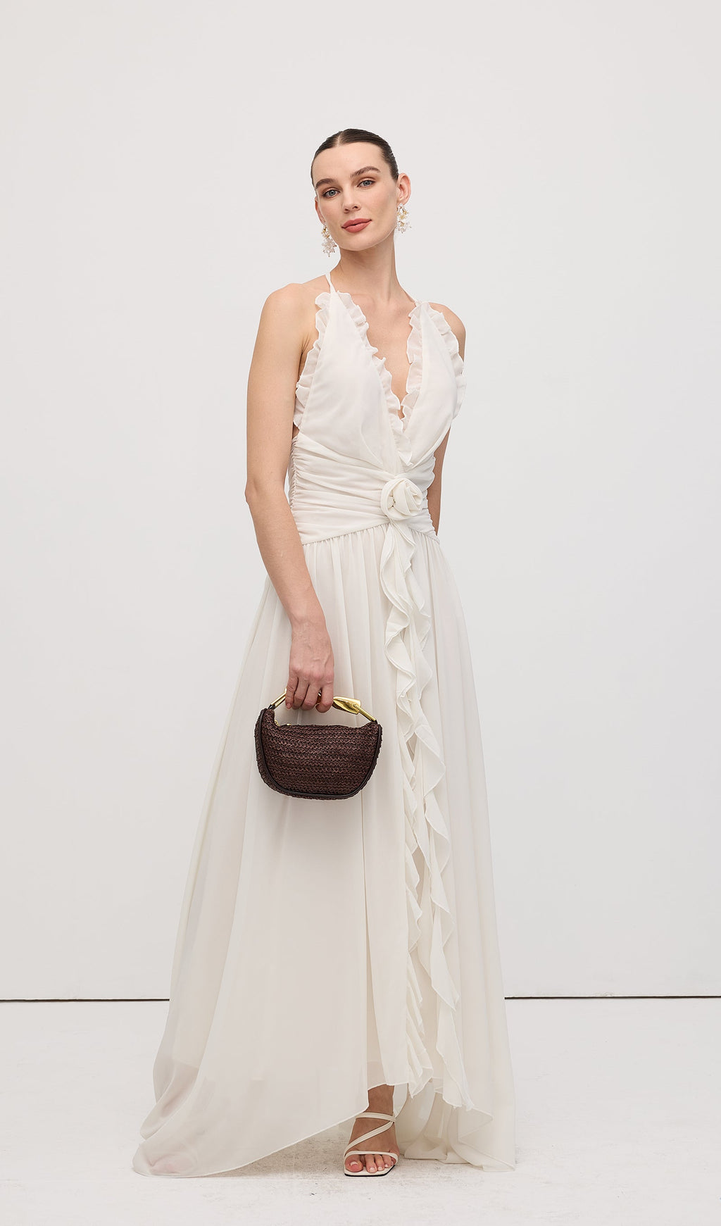 Halter Ruffles Gül Süslemeli Uzun Elbise Beyaz