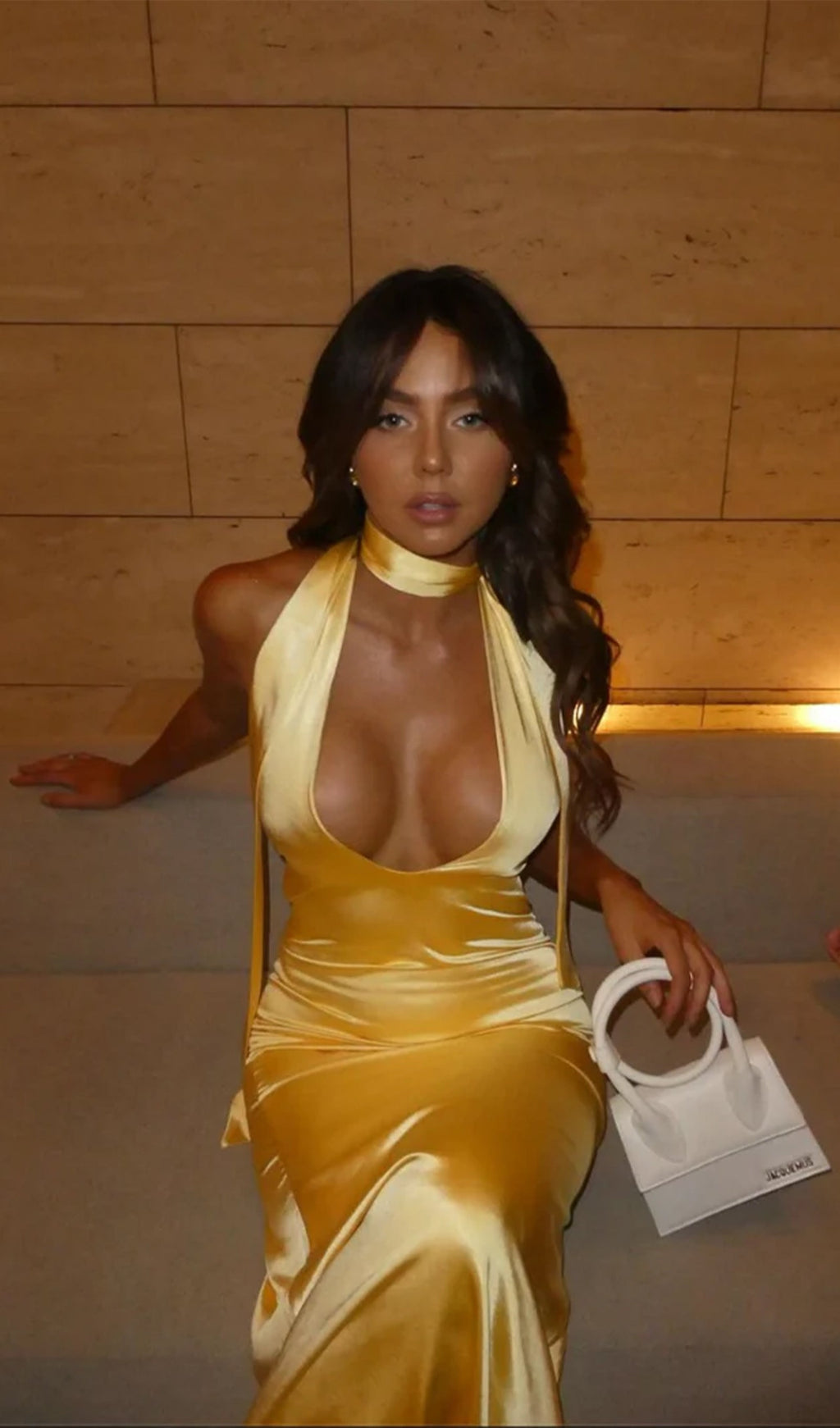 Derin V Yaka Saten Uzun Elbise