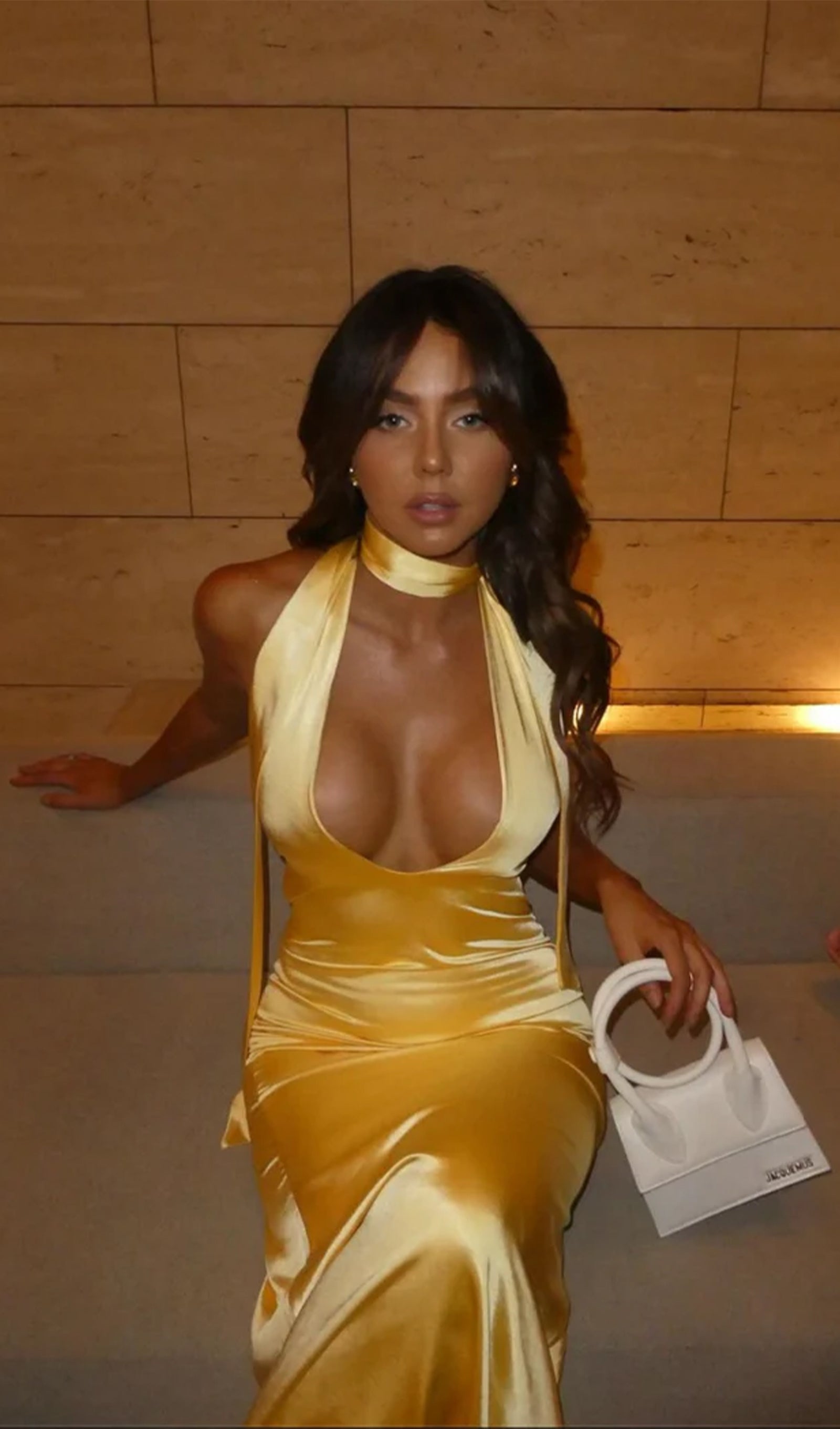 Derin V Yaka Saten Uzun Elbise