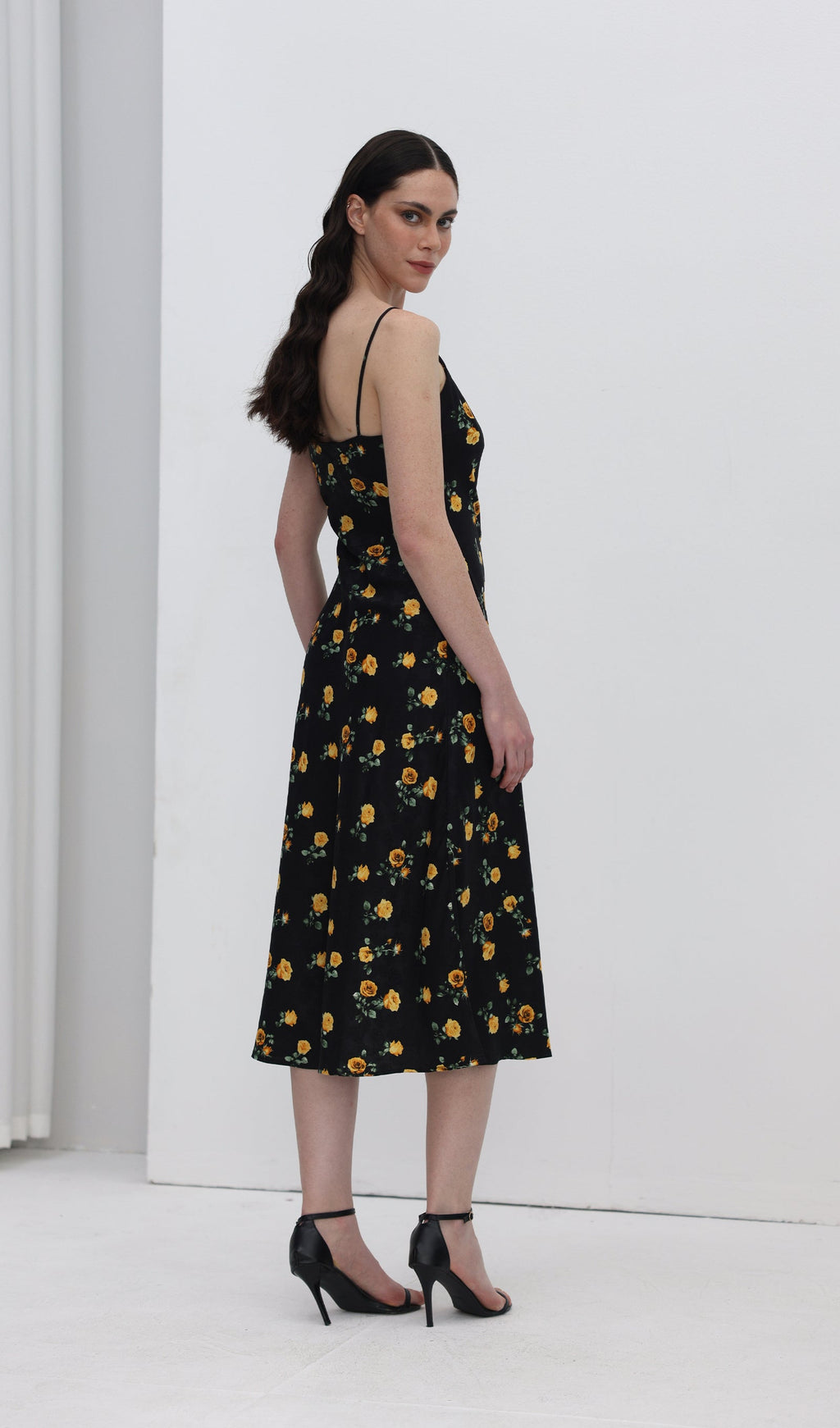 Çiçekli Slip Midi Elbise