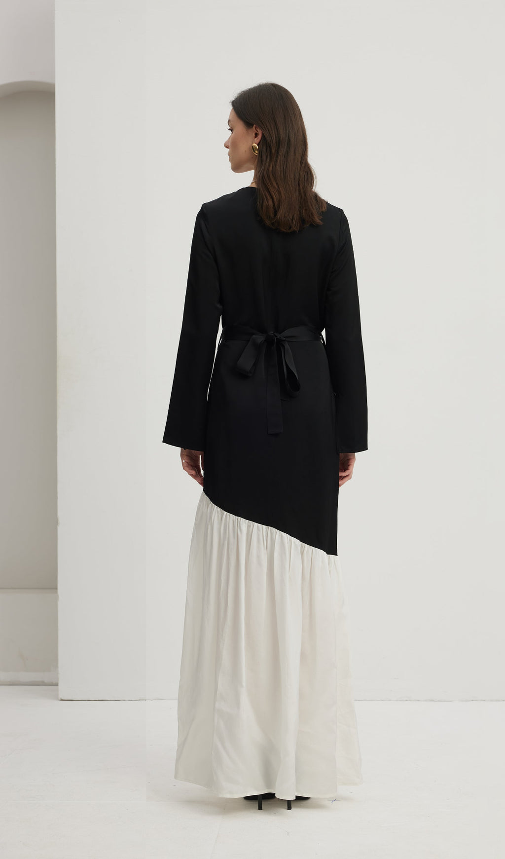 Asimetrik Siyah/Beyaz Renk Bloklu Uzun Elbise