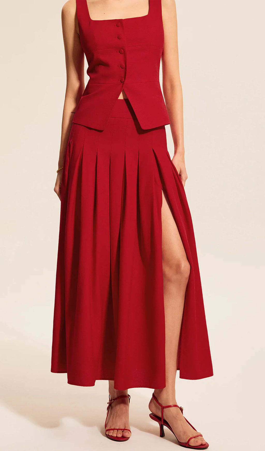 Kare Yaka Yelek Üst Ve Pileli Yırtmaçlı Etek Takımı