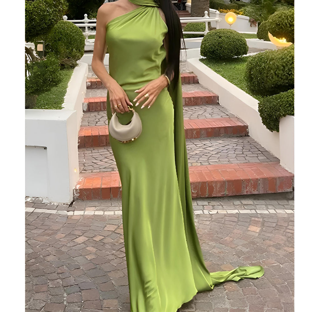 Asimetrik Metal Askılı Uzun Elbise