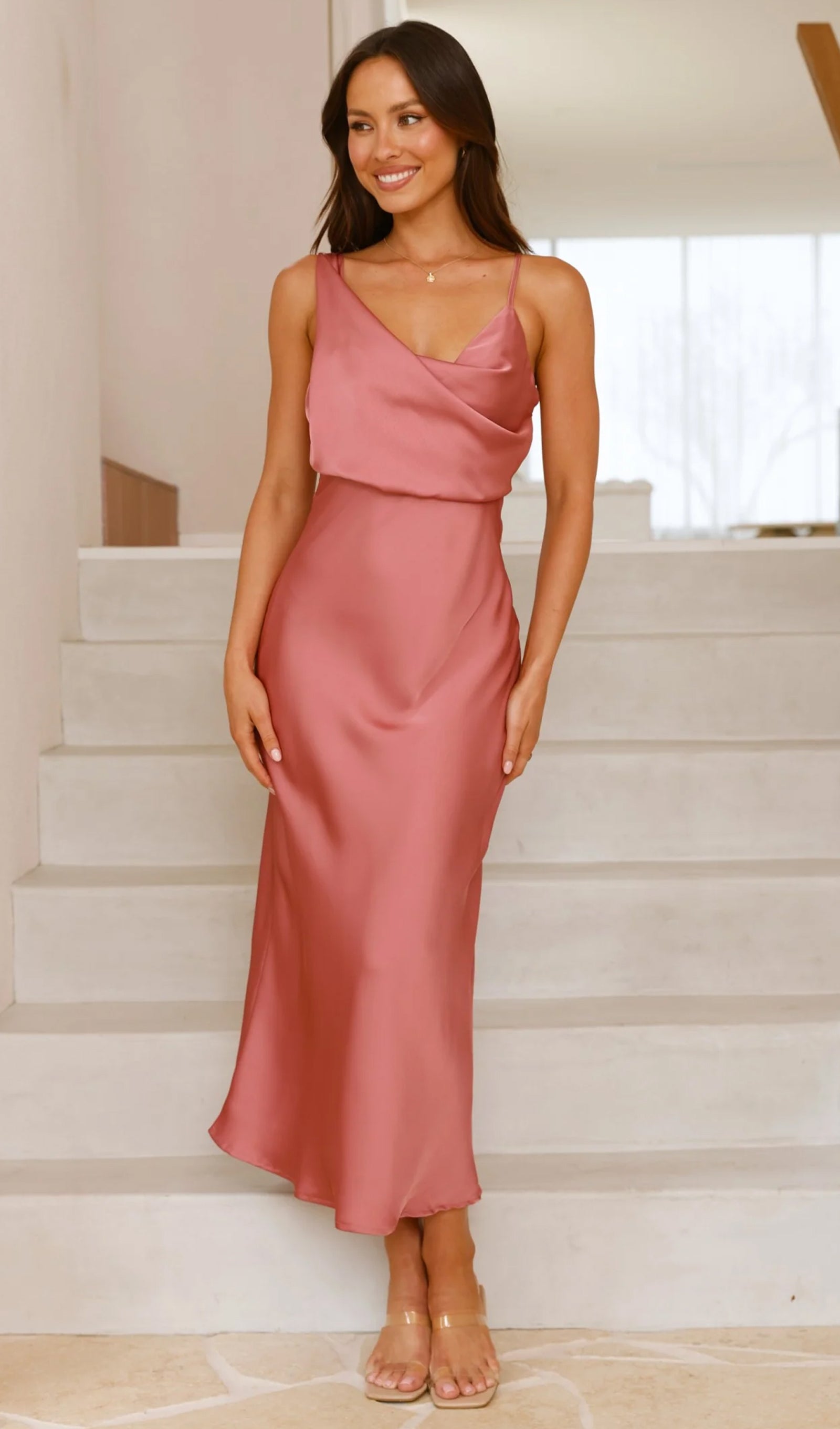 Fırında Gül Rengi Asimetrik Kolsuz Saten Uzun Elbise