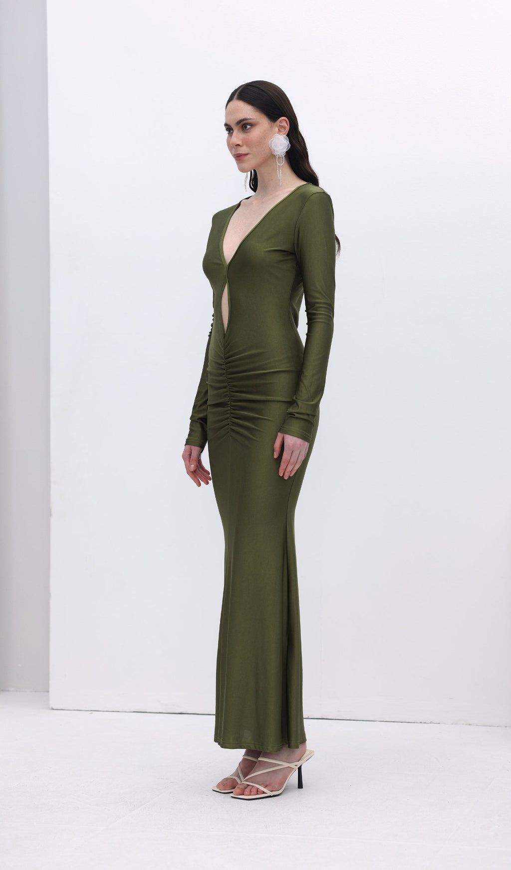 V Yakalı Büzgülü Uzun Elbise