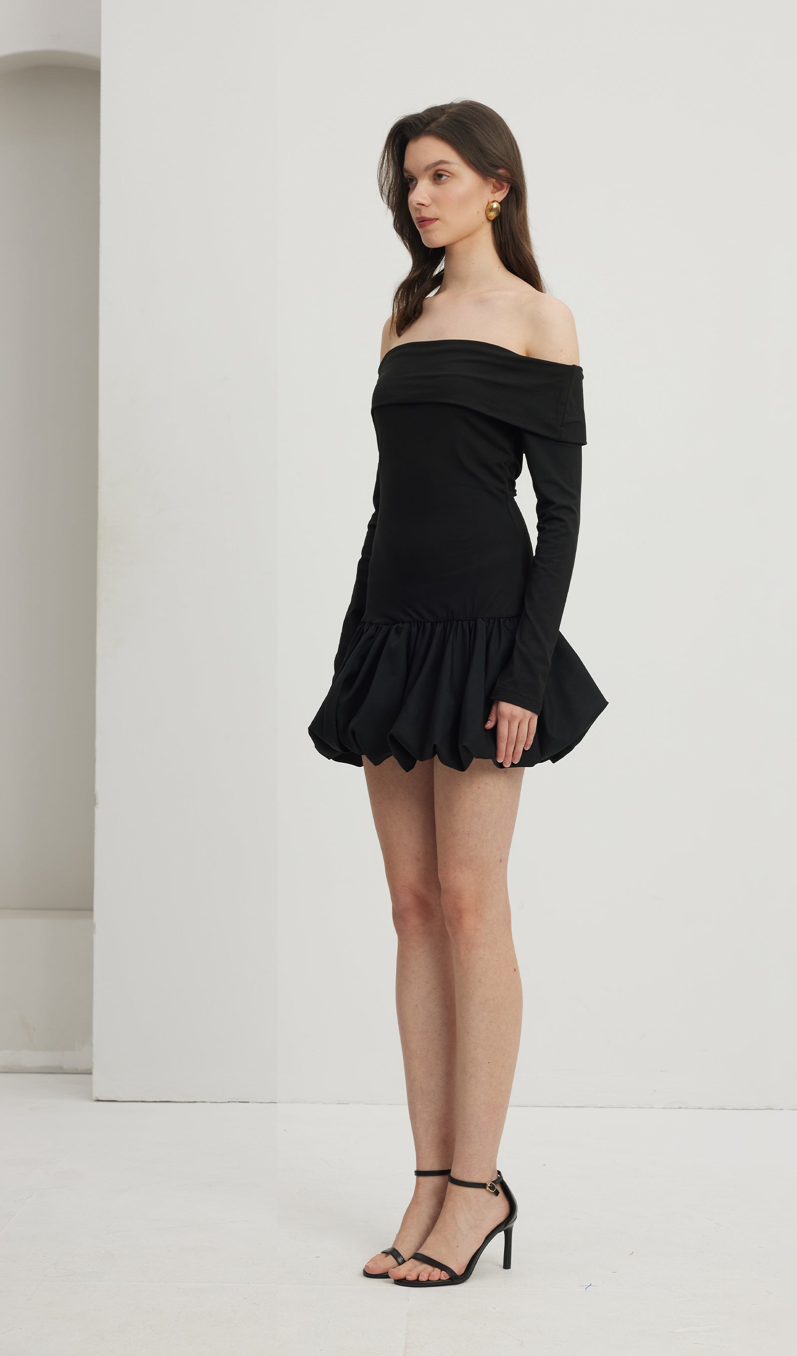 Açık Omuzlu Balon Mini Elbise-Siyah