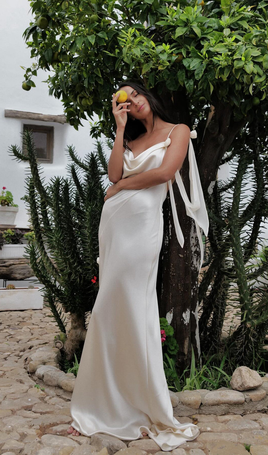 Kolsuz Saten Drapeli Uzun Elbise