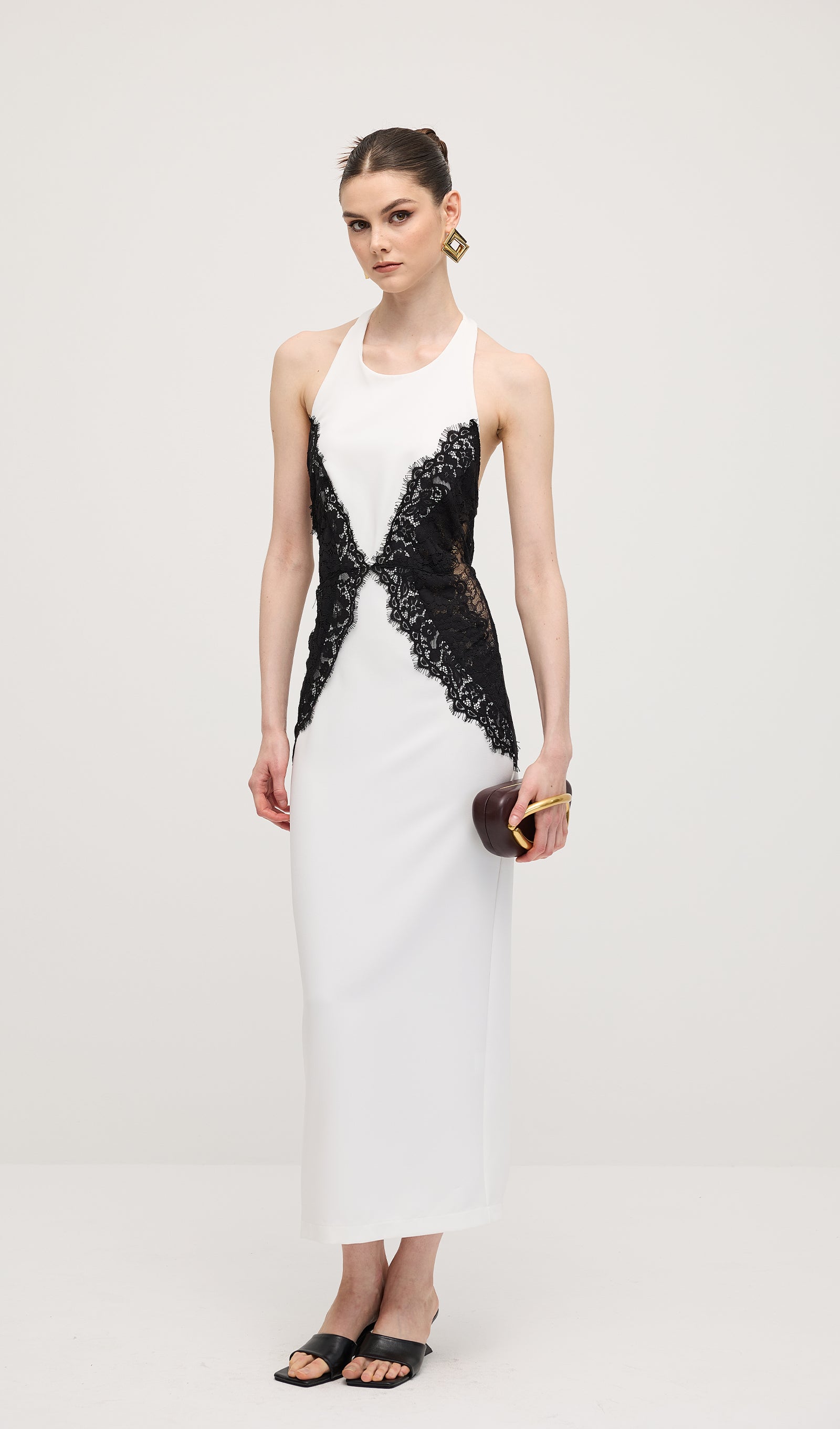 Krep Ve Dantelden Açık Sırtlı Uzun Elbise