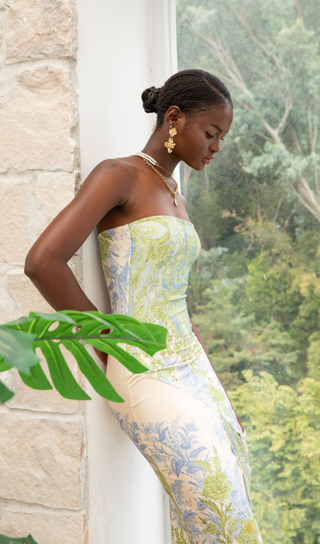 Moda Baskılı Straplez Yırtmaçlı Midi Elbise