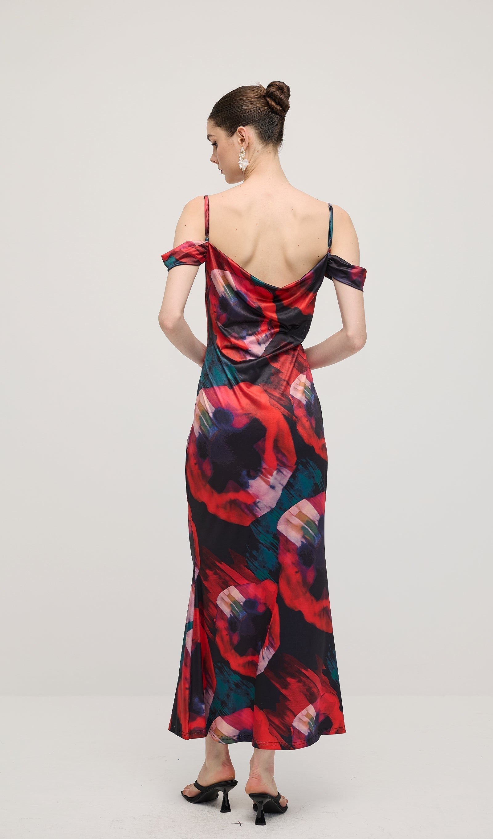 Soyut Çiçek Desenli Slip Uzun Elbise