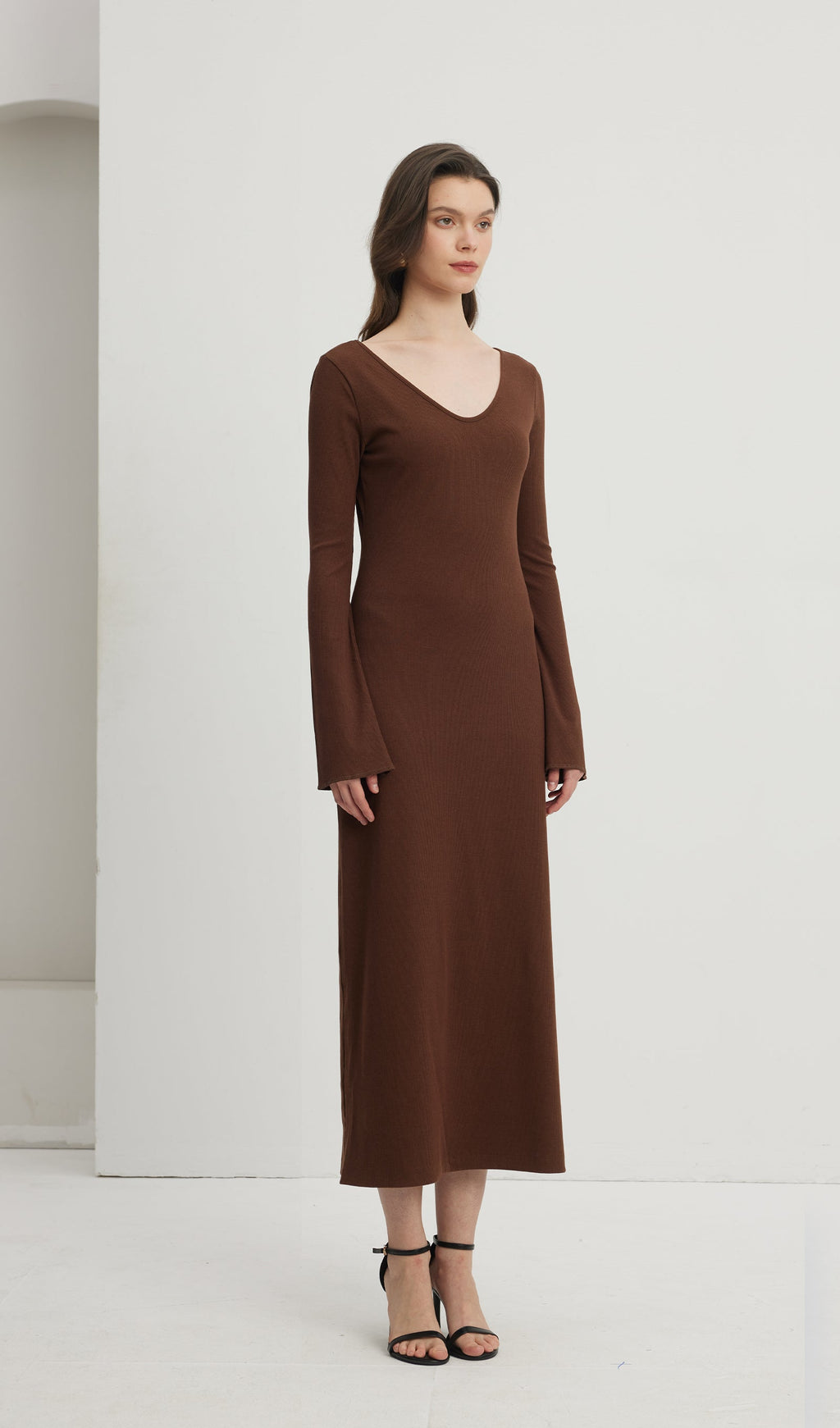 Düz Yuvarlak Yaka Midi Elbise