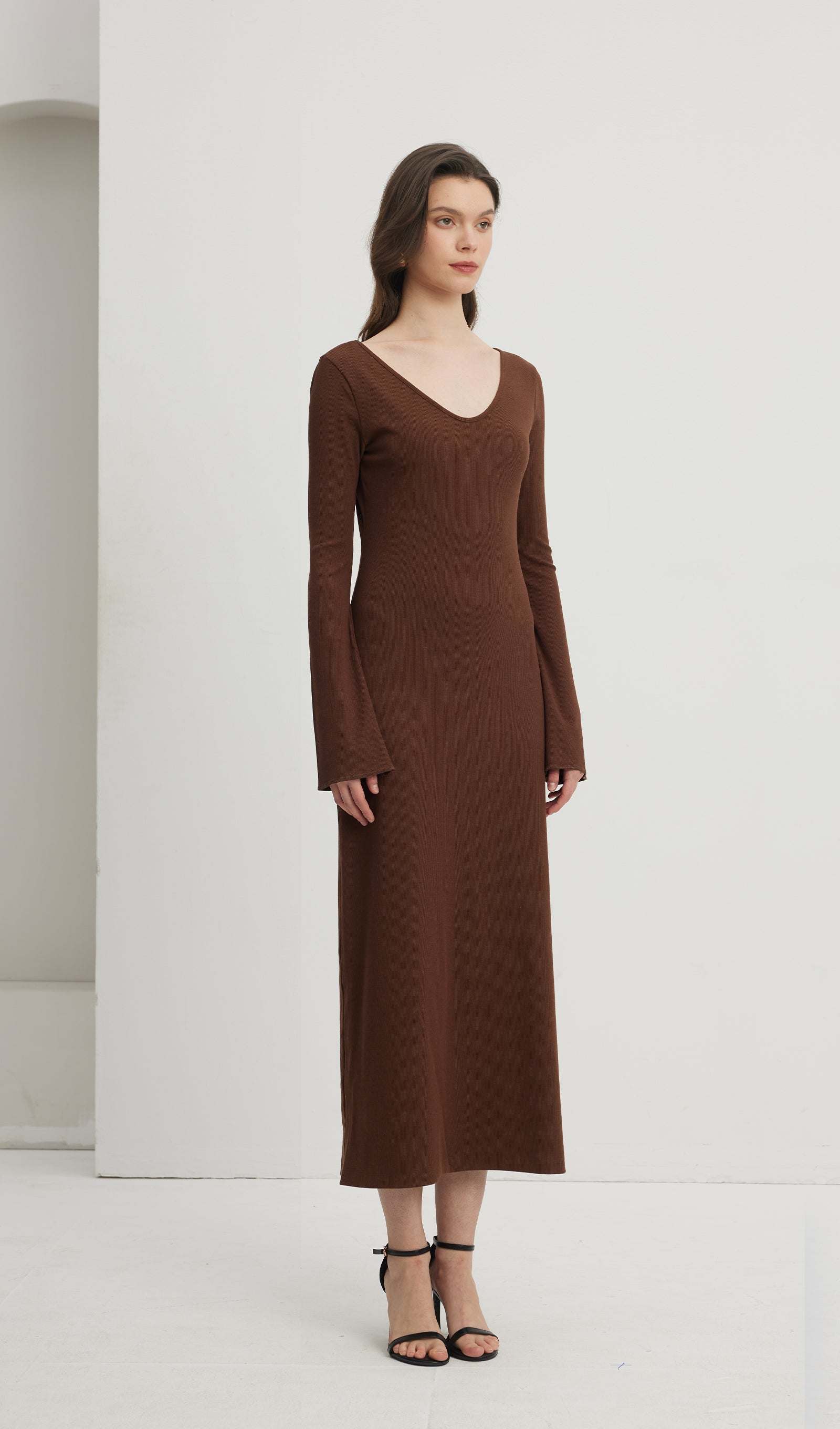 Düz Yuvarlak Yaka Midi Elbise