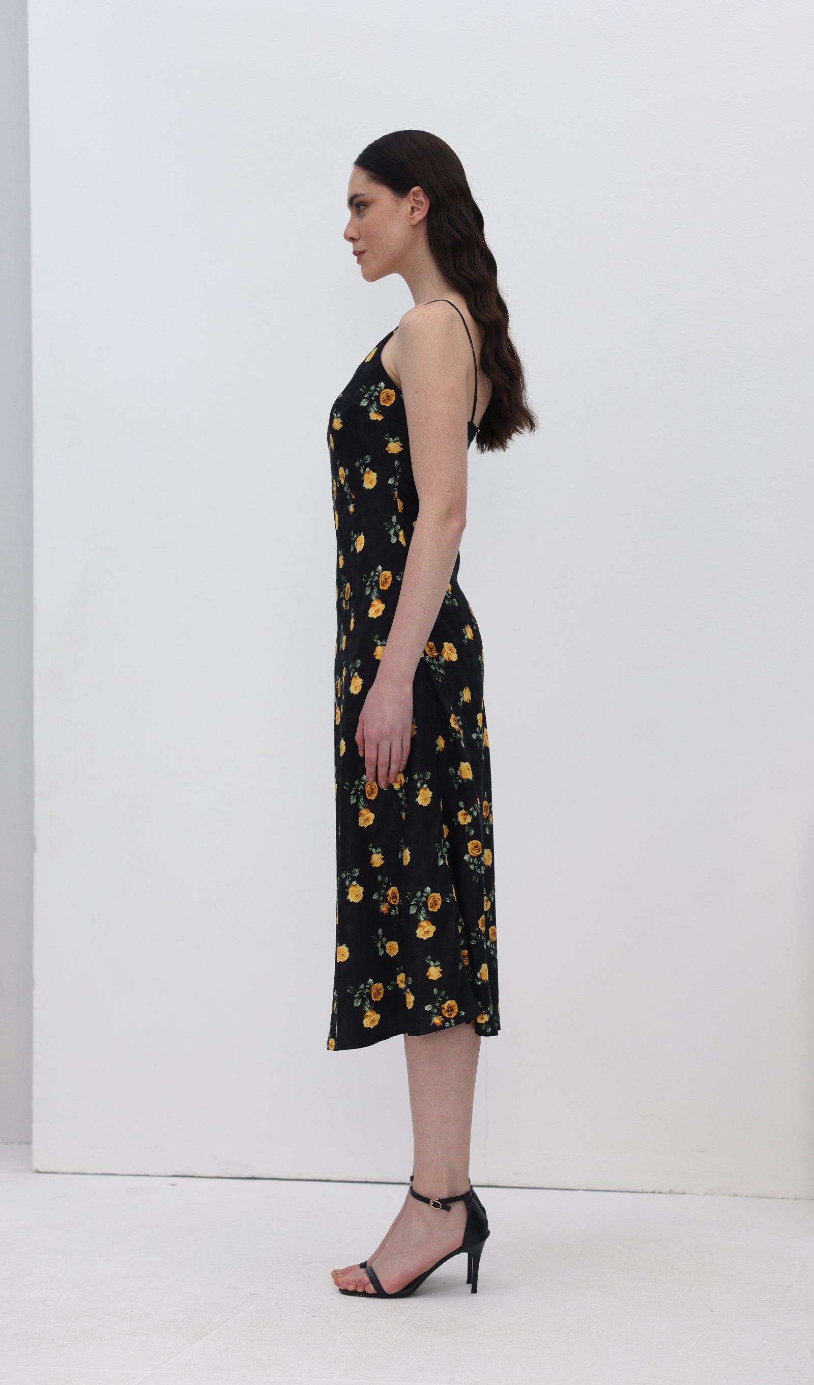 Çiçekli Slip Midi Elbise