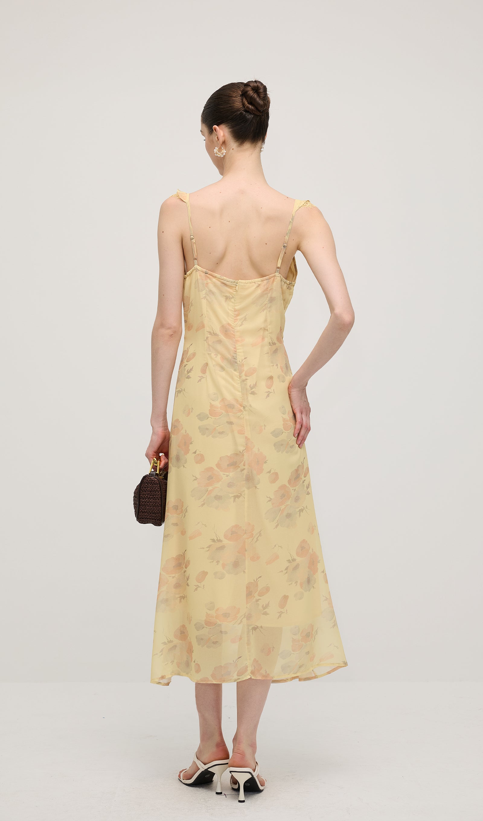 Çiçek Desenli V Yaka Yırtmaçlı Midi Elbise