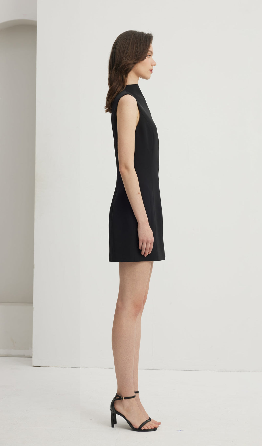 Siyah Hafif Kolsuz Mini Elbise