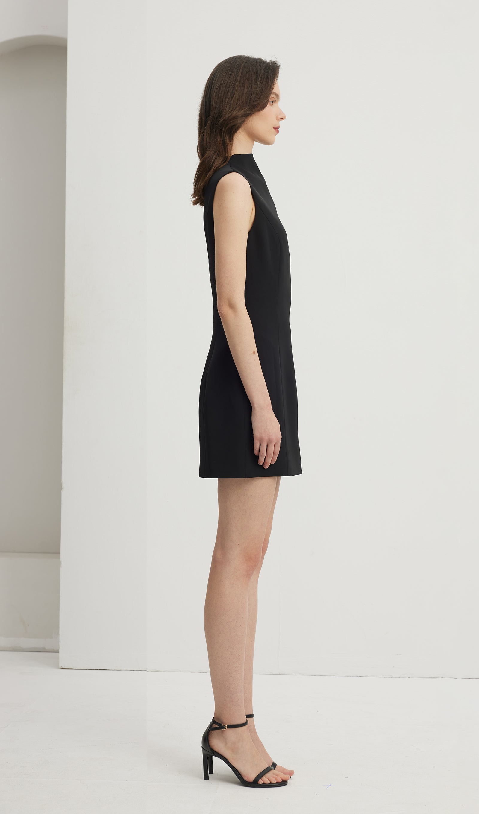 Siyah Hafif Kolsuz Mini Elbise