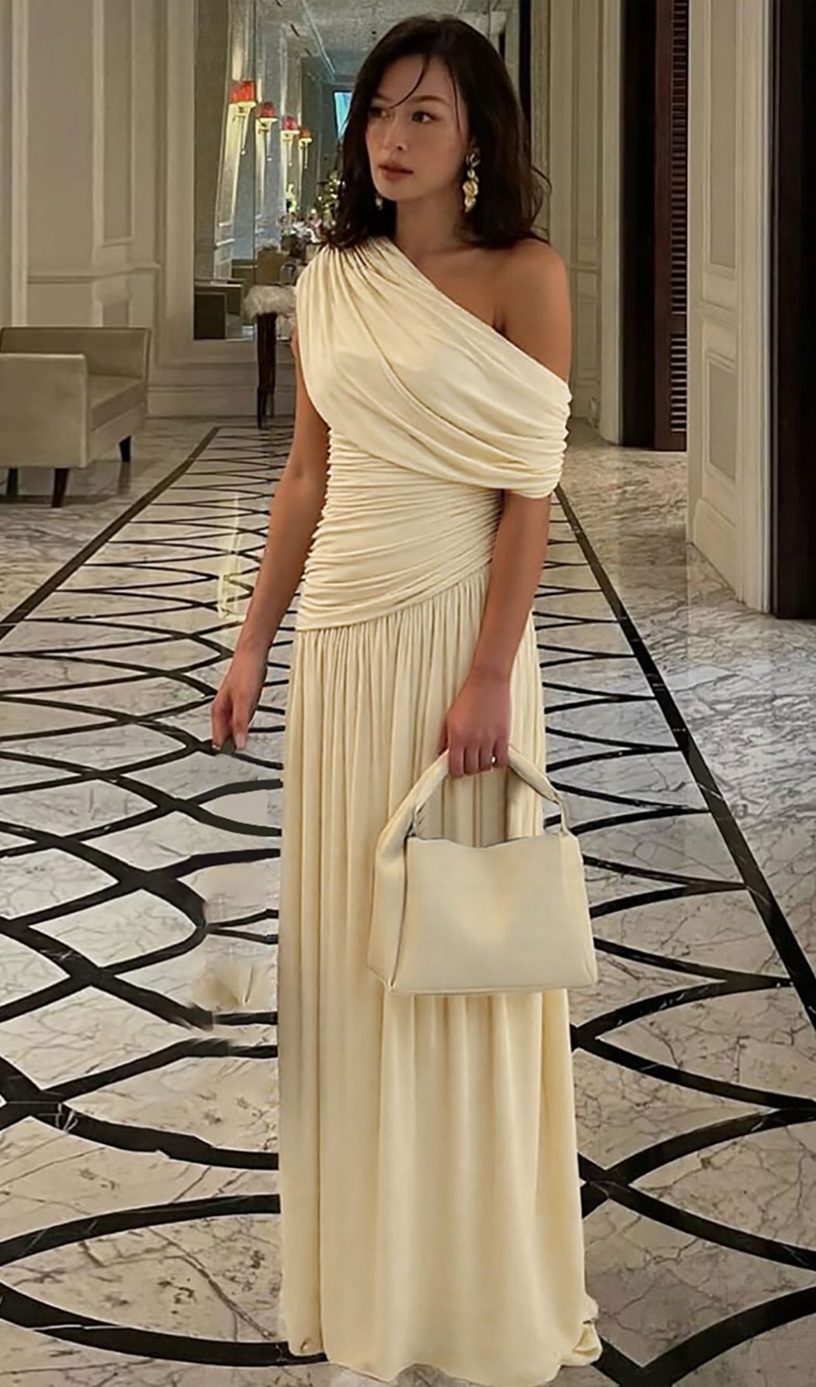 Omuz Açık Pileli Uzun Elbise