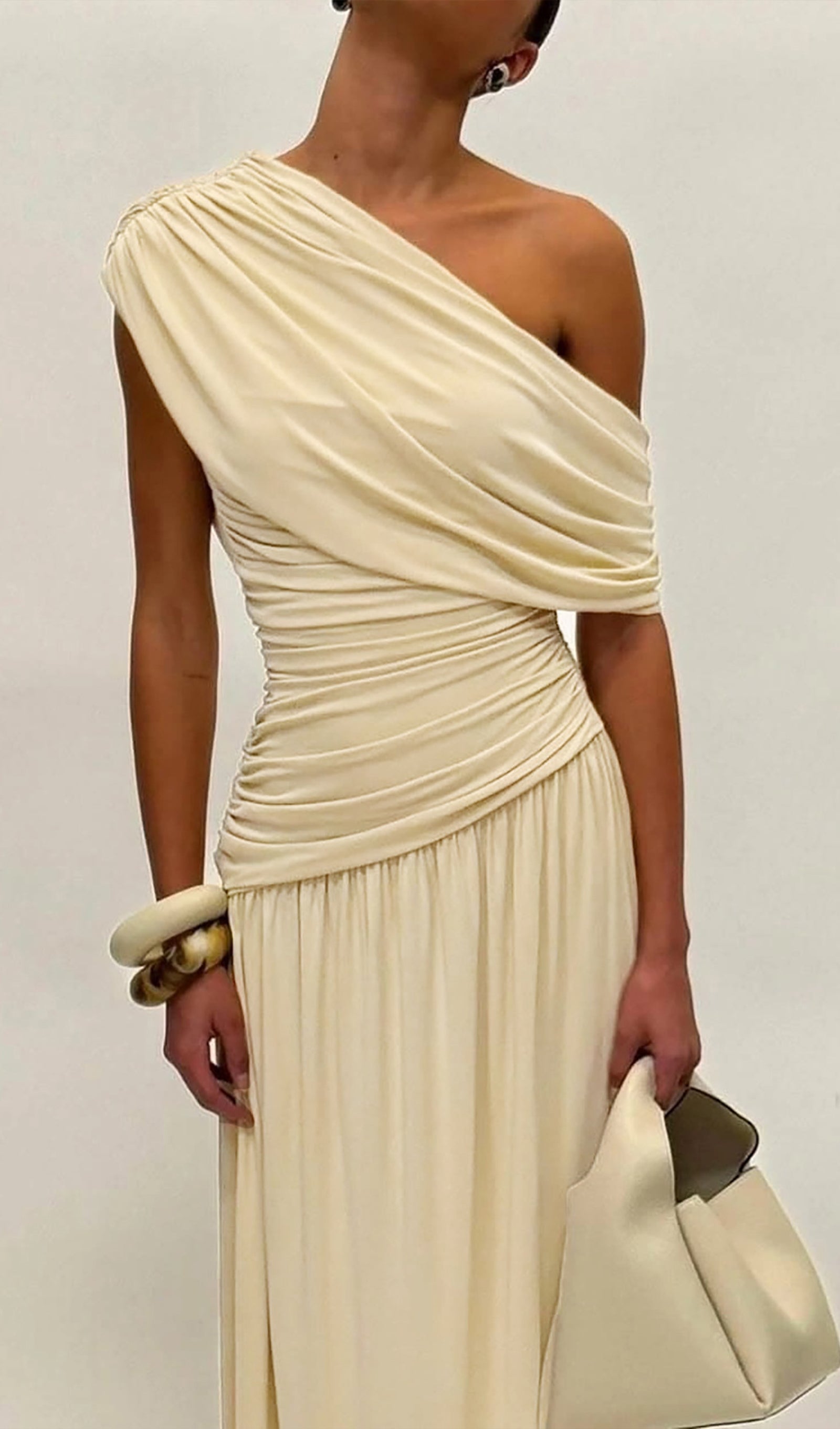 Omuz Açık Pileli Uzun Elbise