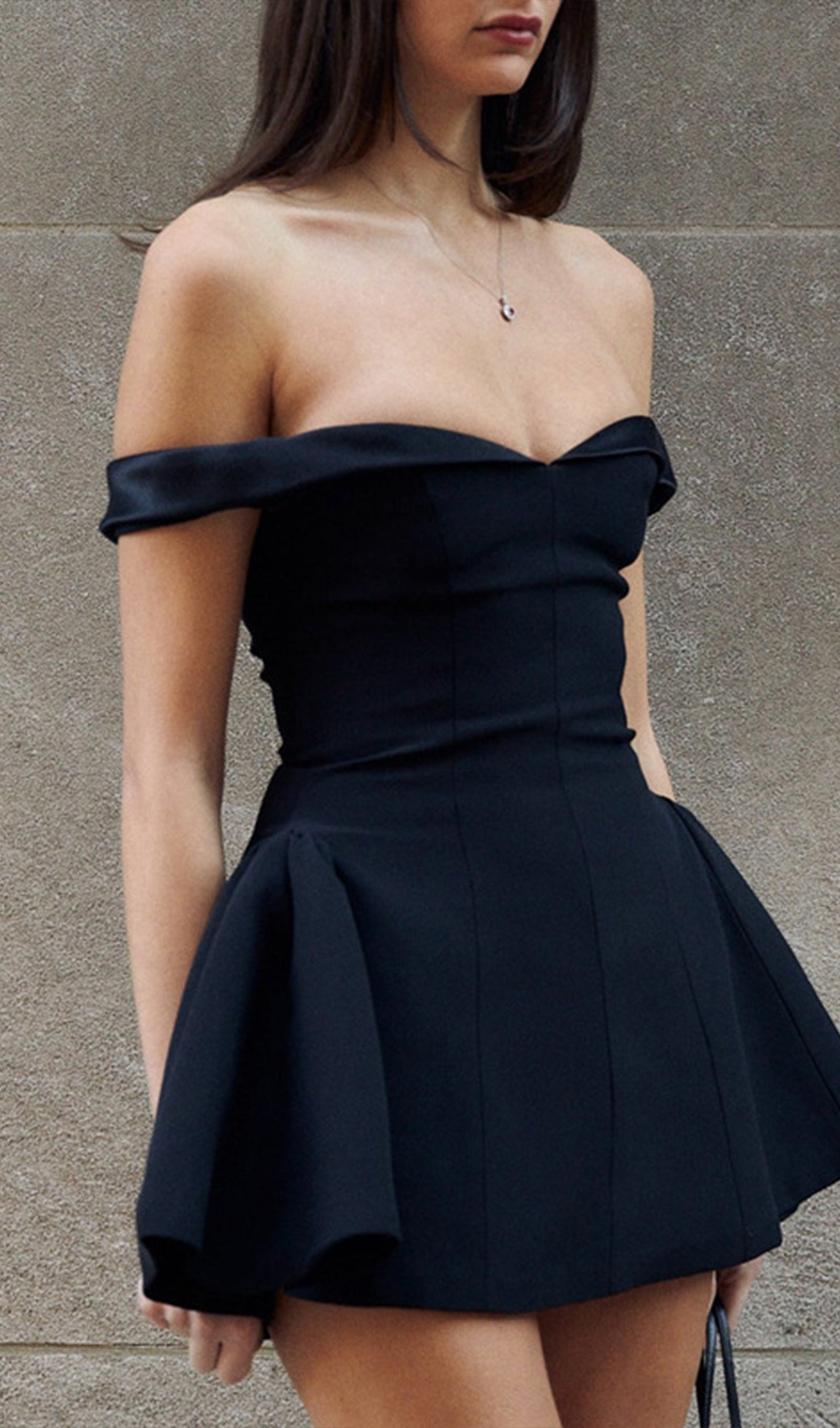 Omuz Açık Volanlı Mini Elbise - Siyah