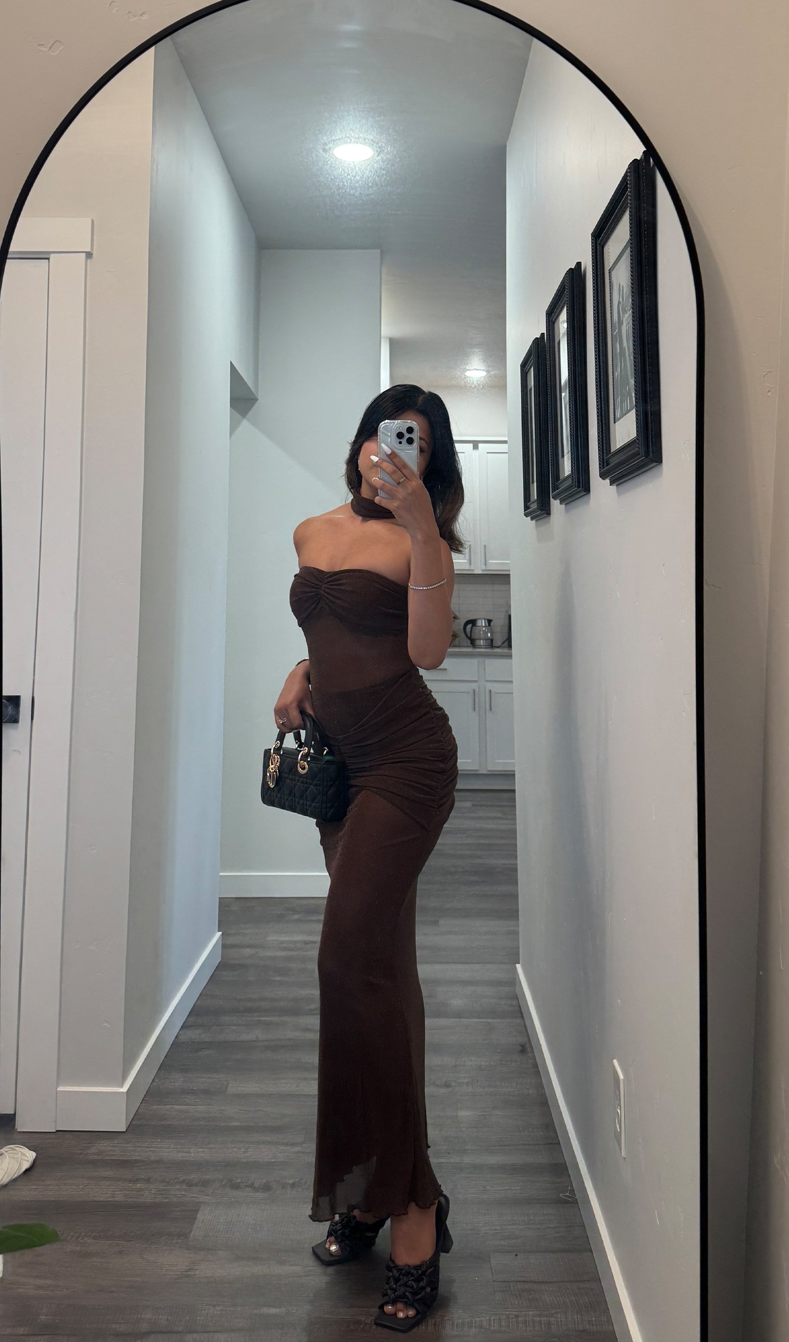 Omuzları Açık Transparan Uzun Elbise