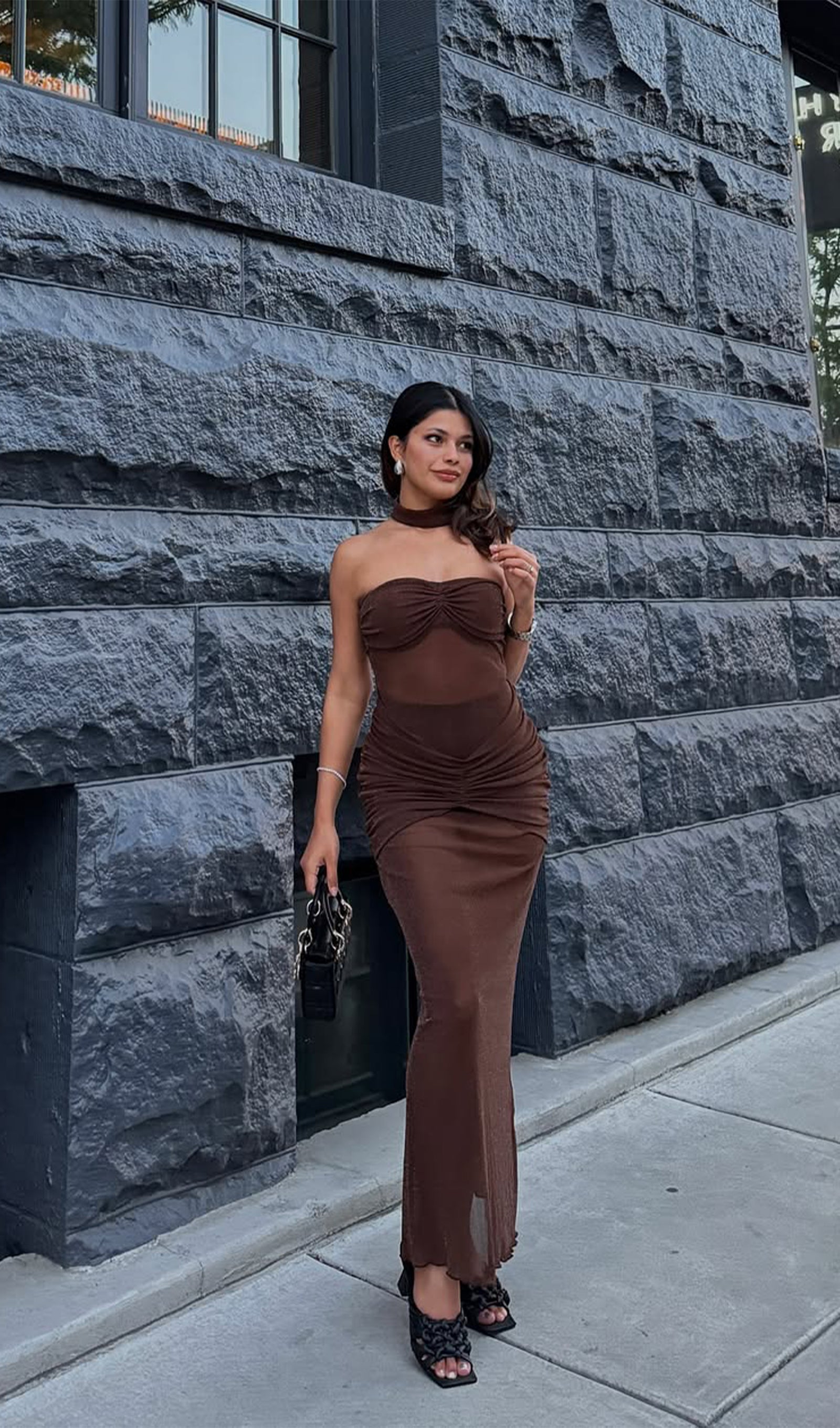 Omuzları Açık Transparan Uzun Elbise