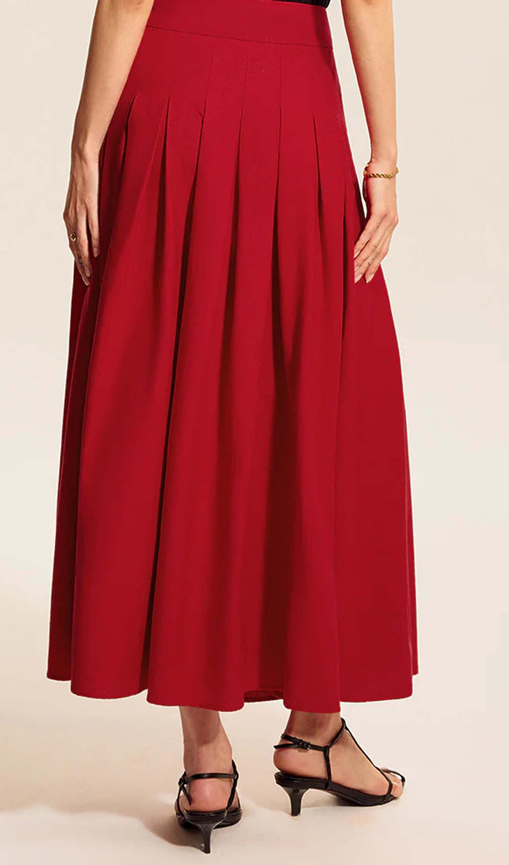 Kare Yaka Yelek Üst Ve Pileli Yırtmaçlı Etek Takımı