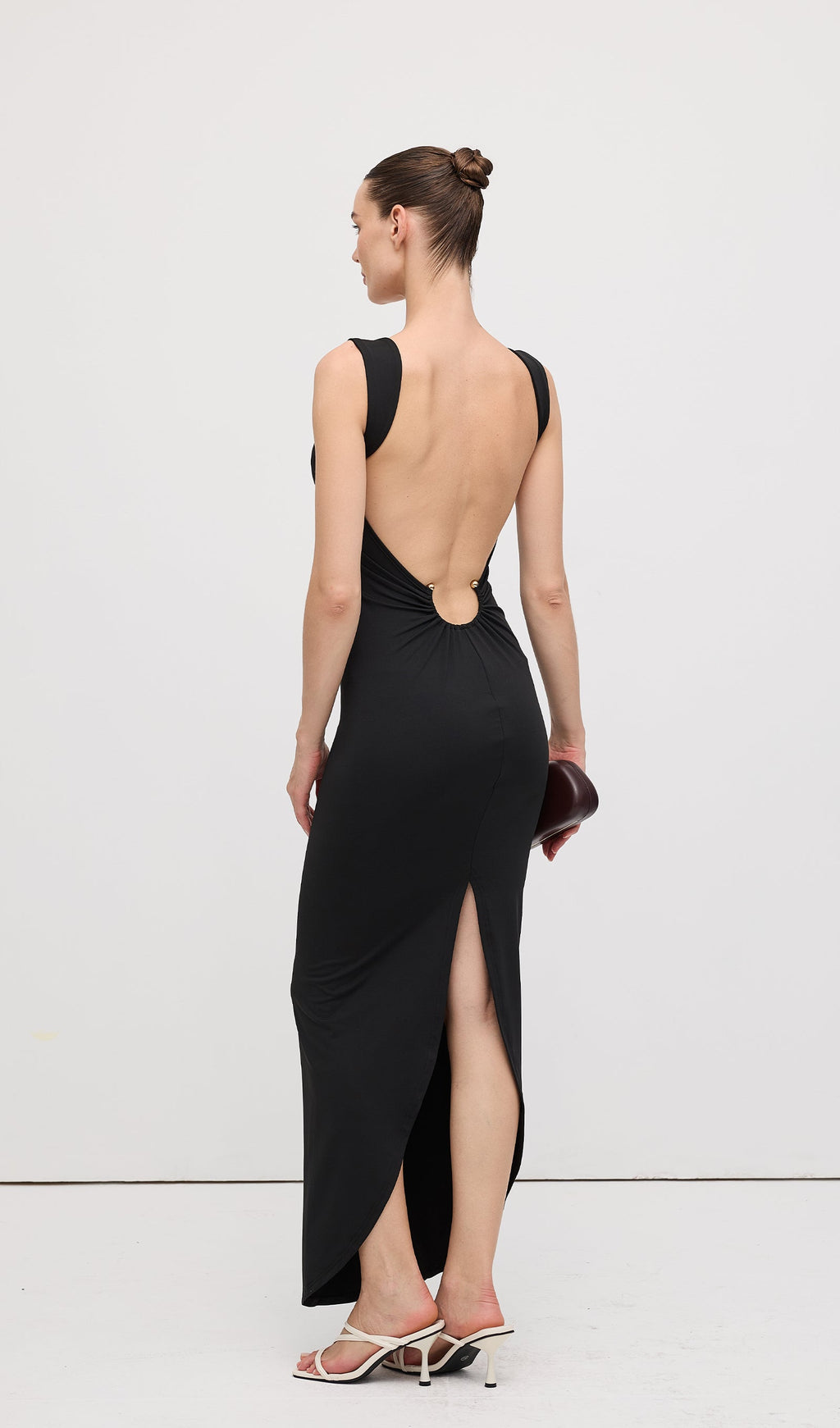 Düz Vücuda Oturan Uzun Elbise