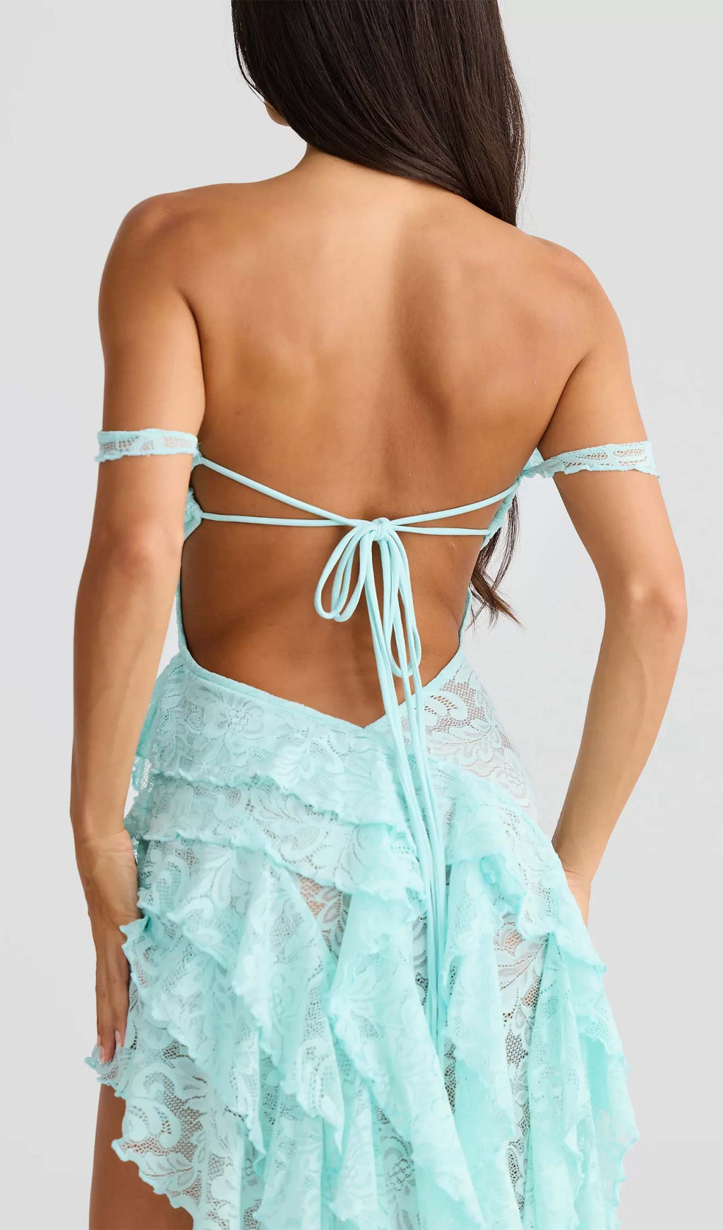 Asimetri Etek Ucu Dantelli Fırfırlı Elbise