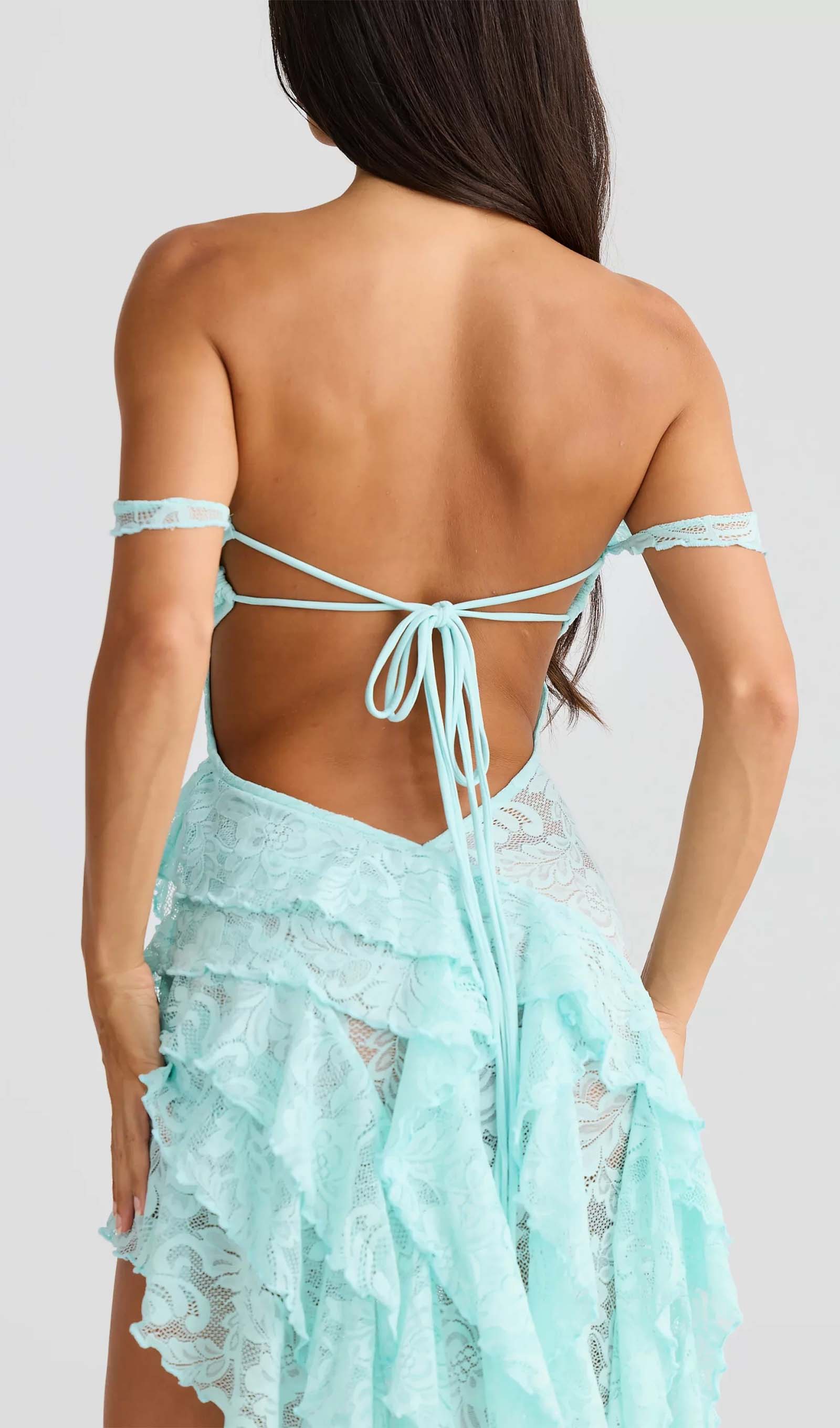 Asimetri Etek Ucu Dantelli Fırfırlı Elbise