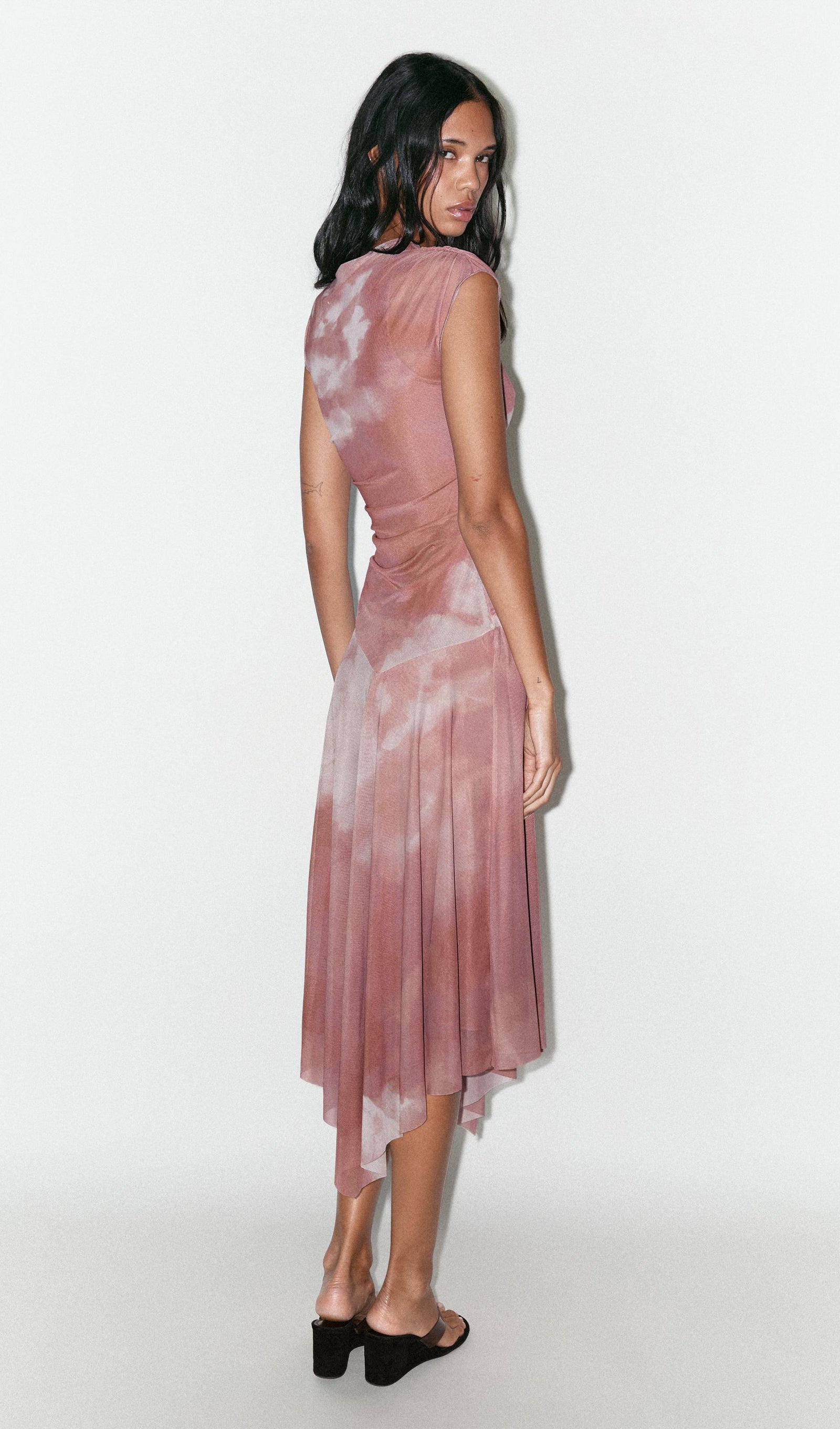 Pembe Büzgülü Tül Midi Elbise