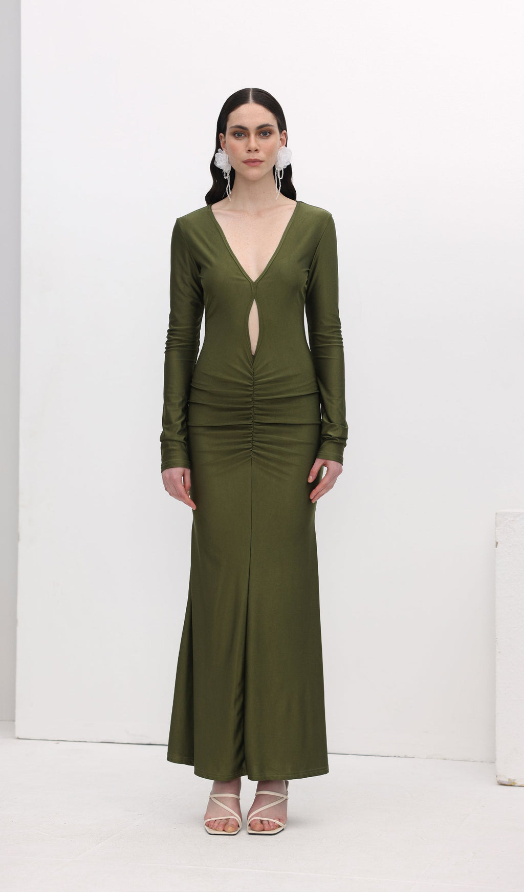 V Yakalı Büzgülü Uzun Elbise