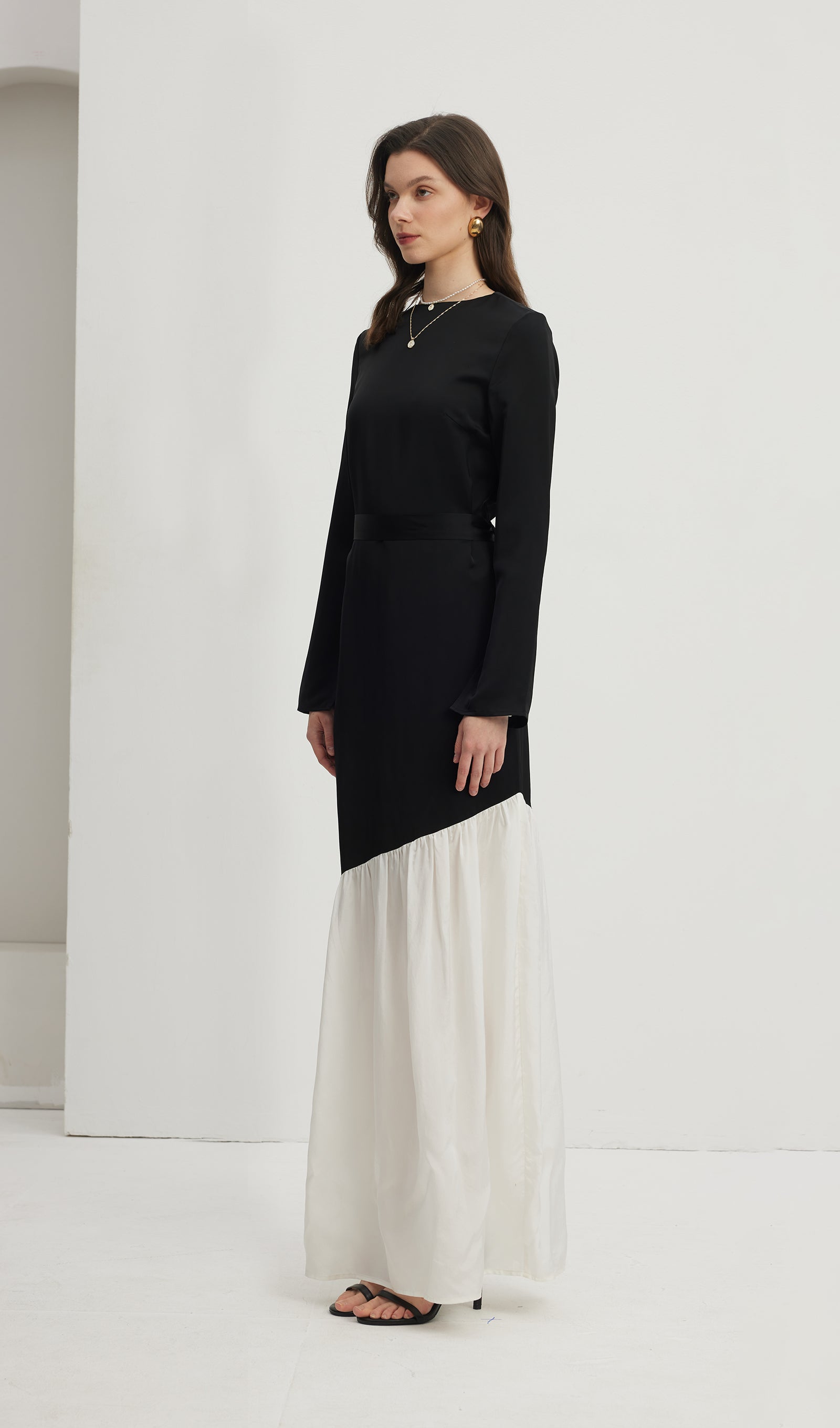 Asimetrik Siyah/Beyaz Renk Bloklu Uzun Elbise