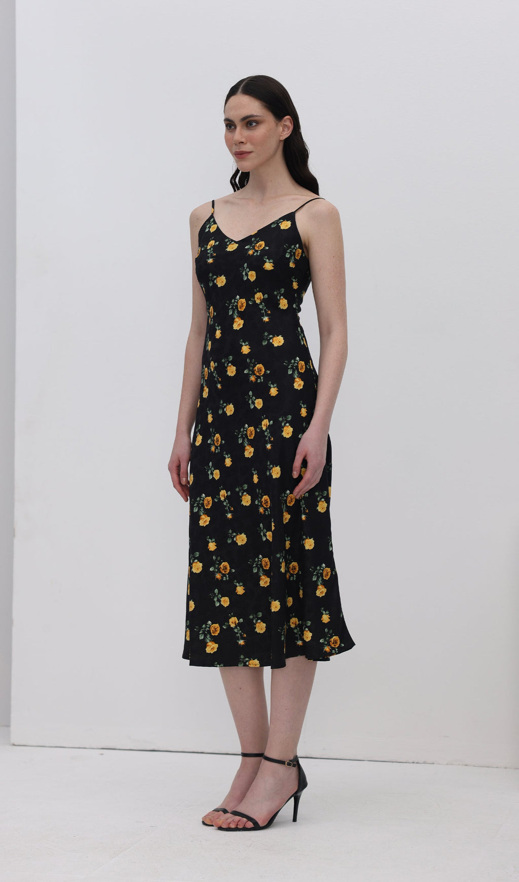 Çiçekli Slip Midi Elbise