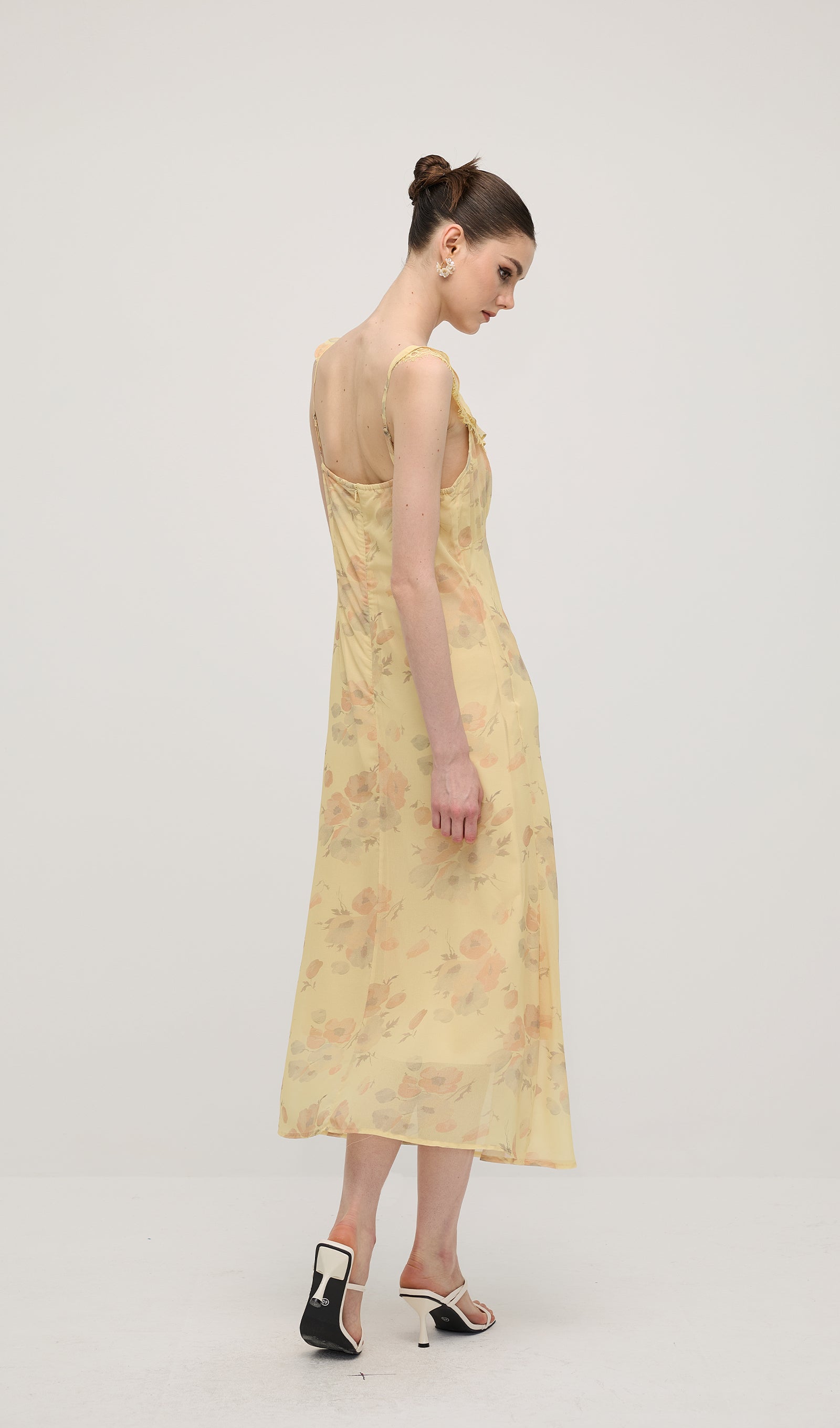 Çiçek Desenli V Yaka Yırtmaçlı Midi Elbise