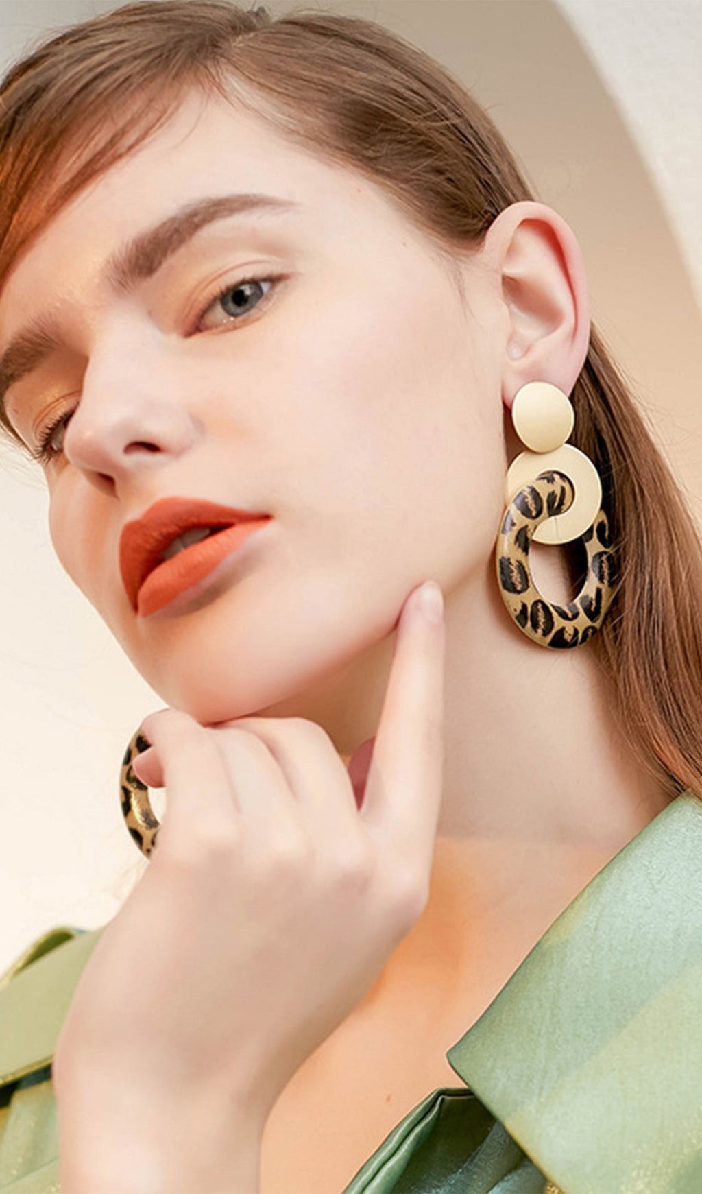 Leopar Sarkan Damla Halka Küpeler