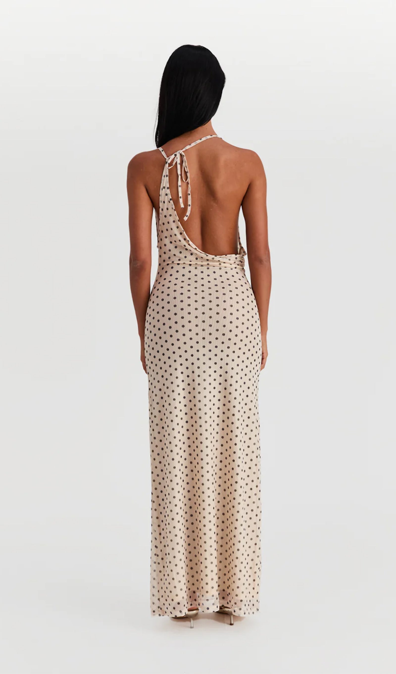 Asimetrik Kapüşonlu Puantiyeli Uzun Elbise