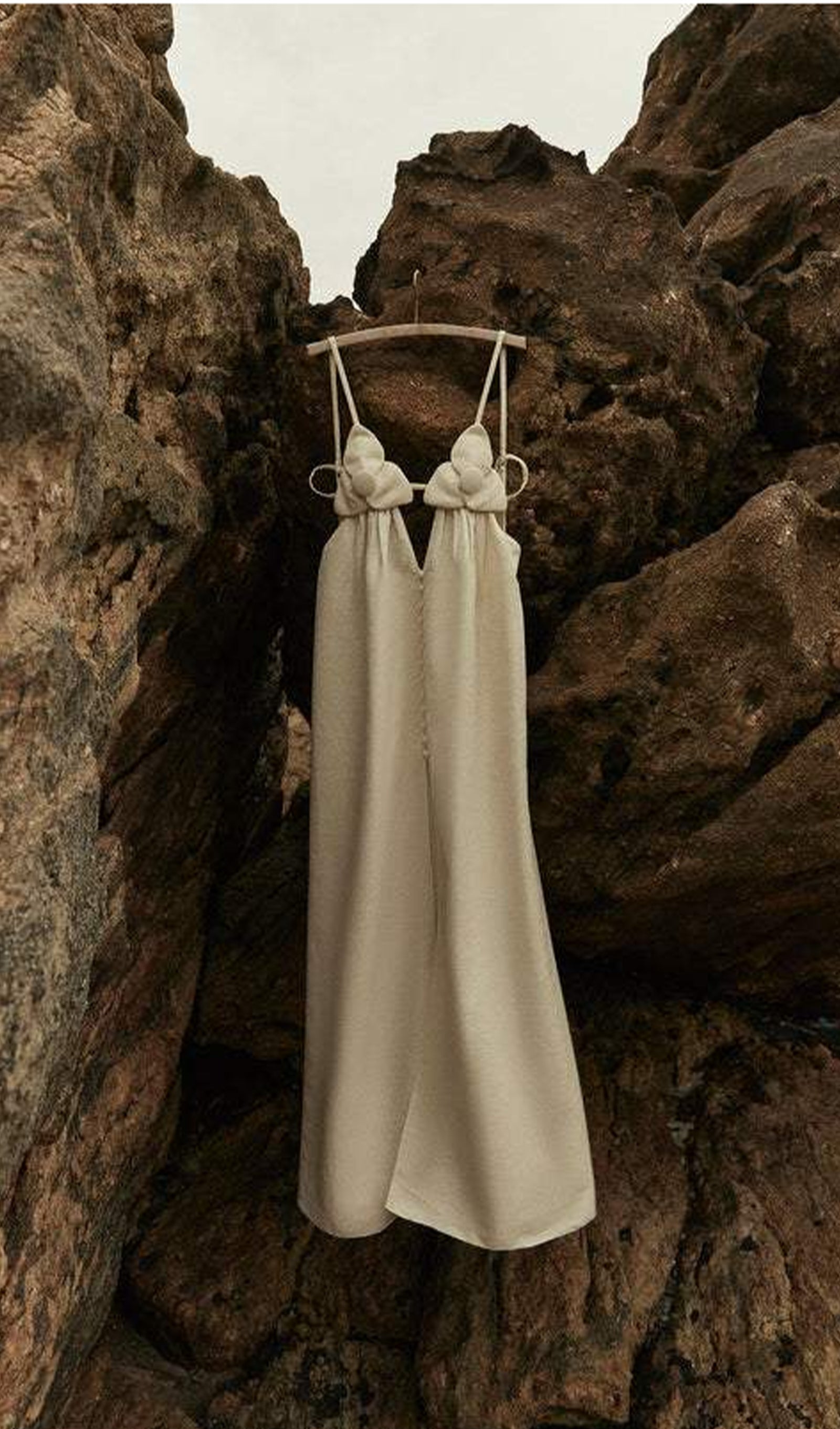 V Yakalı Çiçekli Yüksek Yırtmaçlı Uzun Elbise