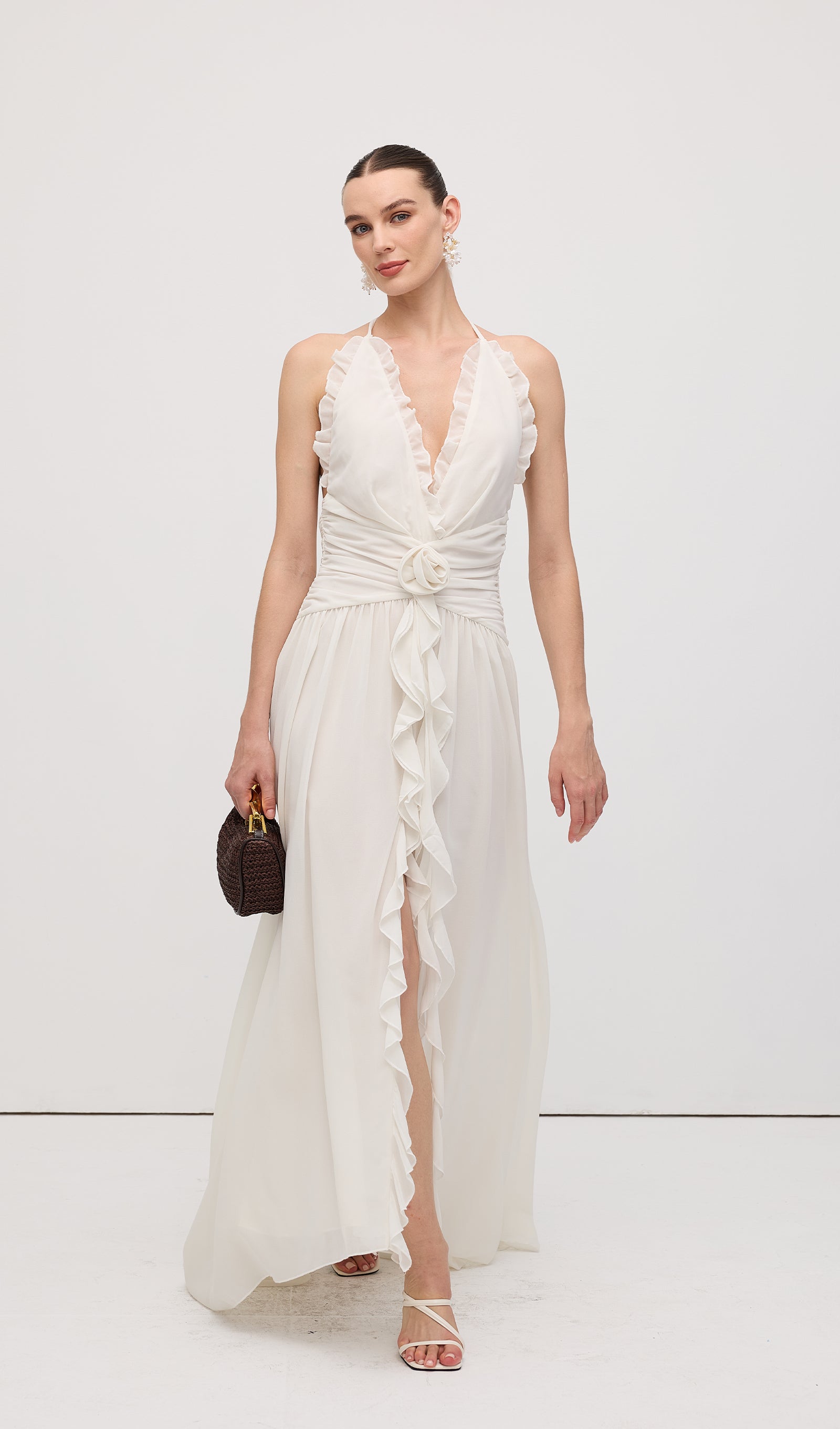 Halter Ruffles Gül Süslemeli Uzun Elbise Beyaz