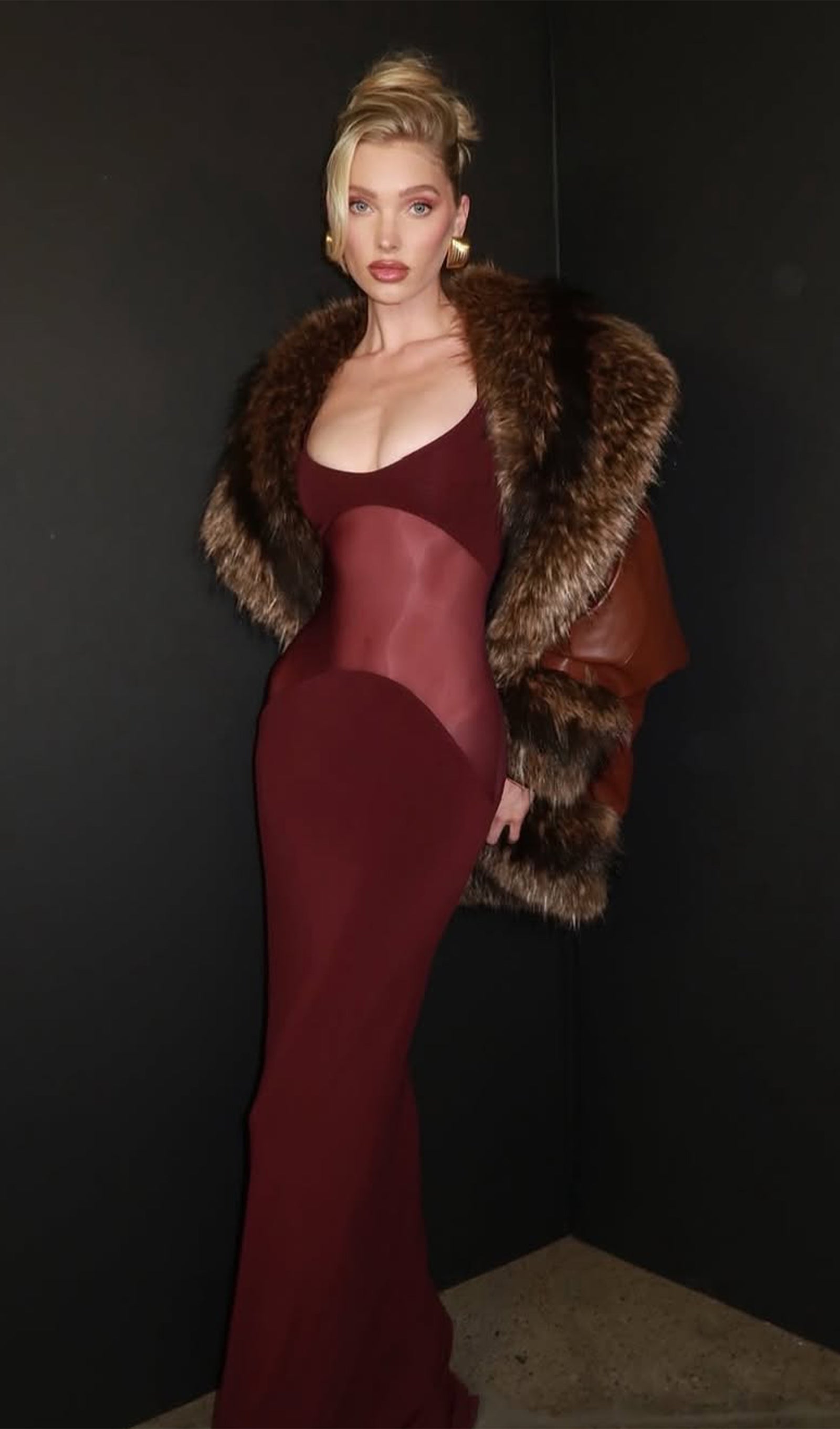 Kırmızı Şeffaf Örgü Kavisli Uzun Elbise