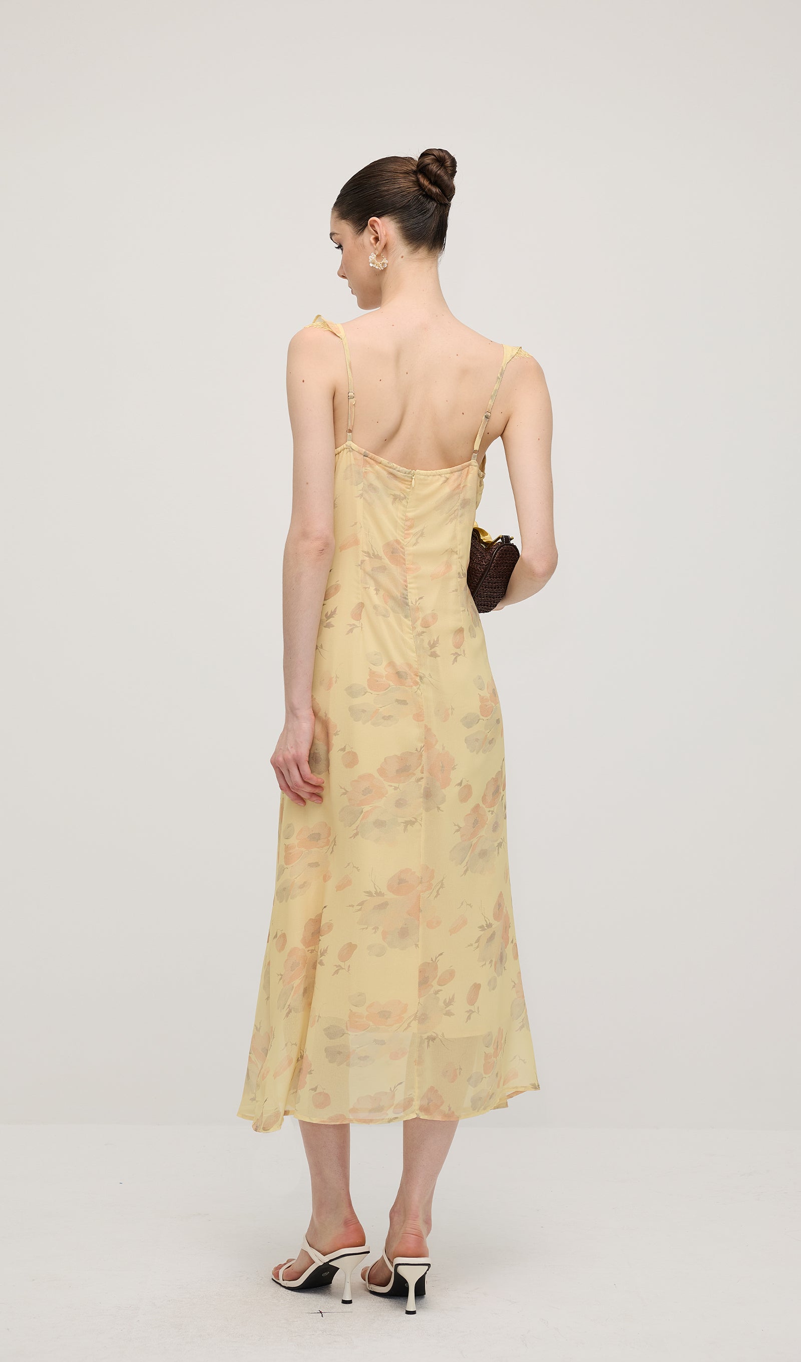 Çiçek Desenli V Yaka Yırtmaçlı Midi Elbise