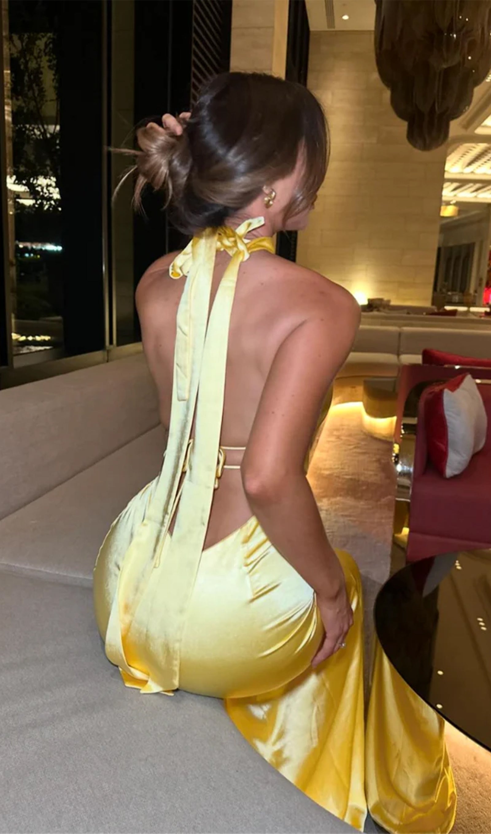 Derin V Yaka Saten Uzun Elbise