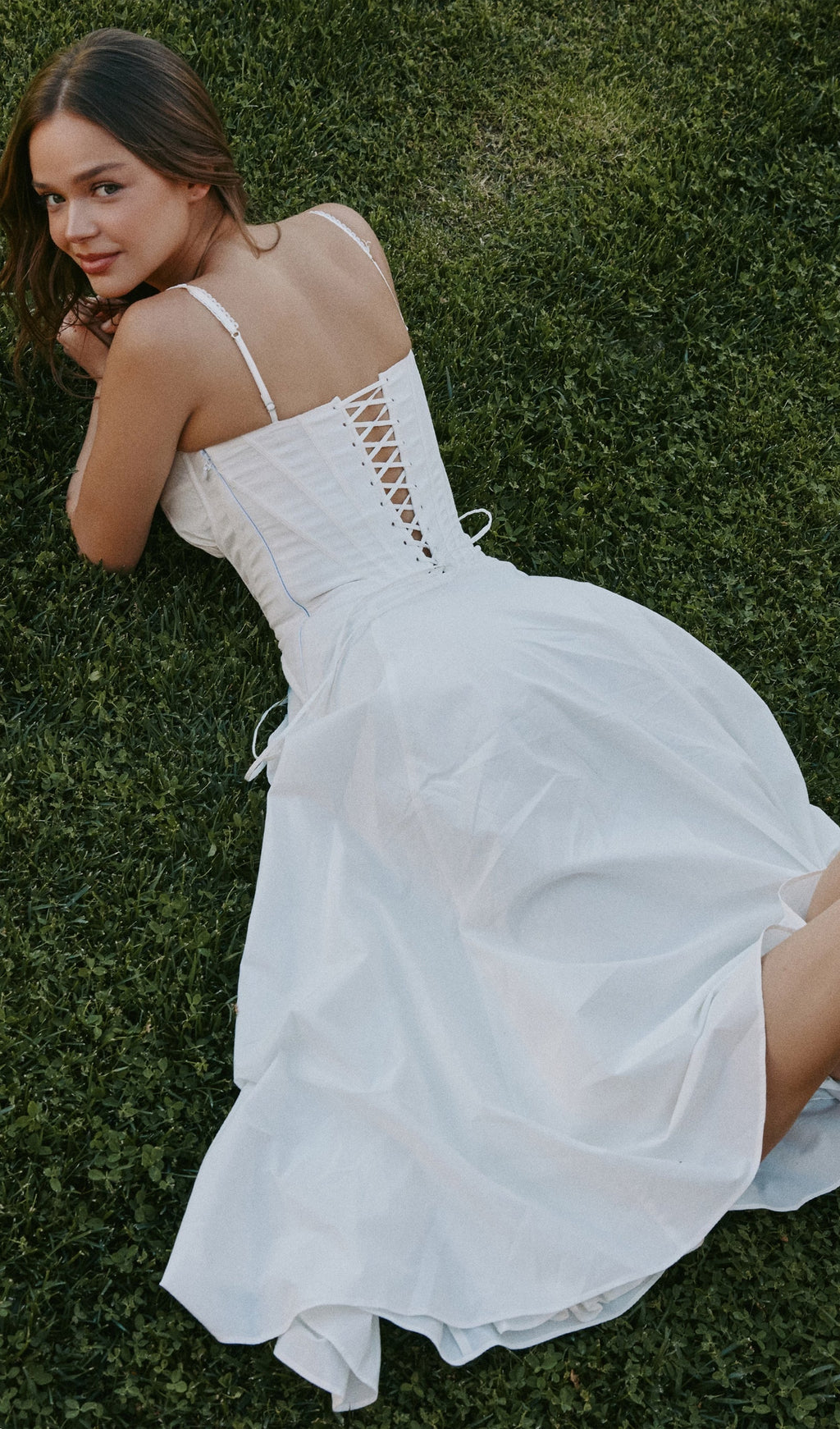 Beyaz Esnek Pamuklu Midi Elbise