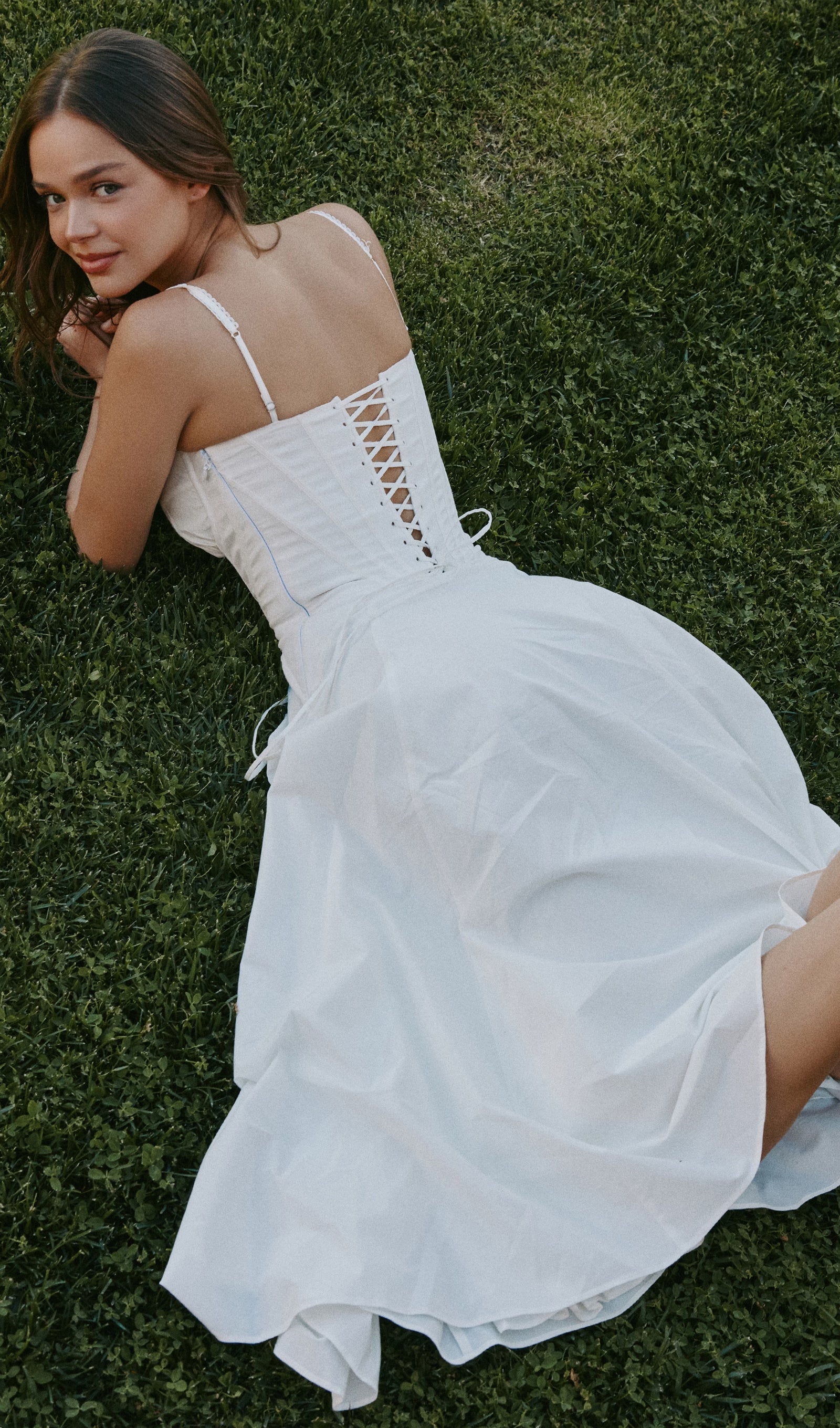 Beyaz Esnek Pamuklu Midi Elbise