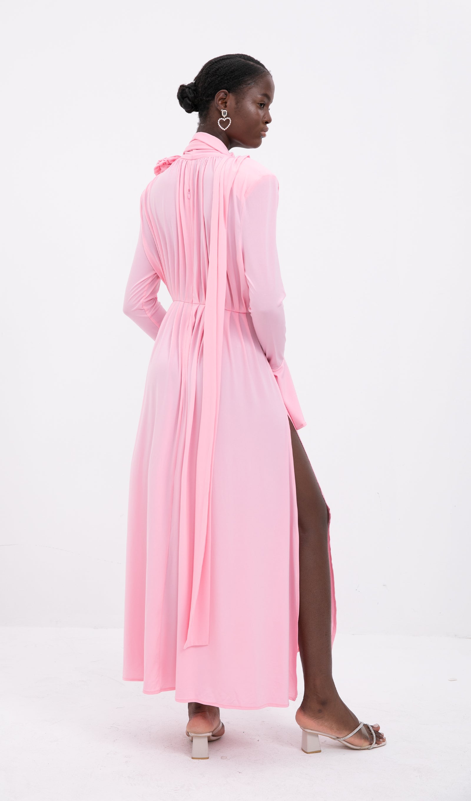 Trend V Yaka Pileli Yırtmaçlı Uzun Elbise - Pembe