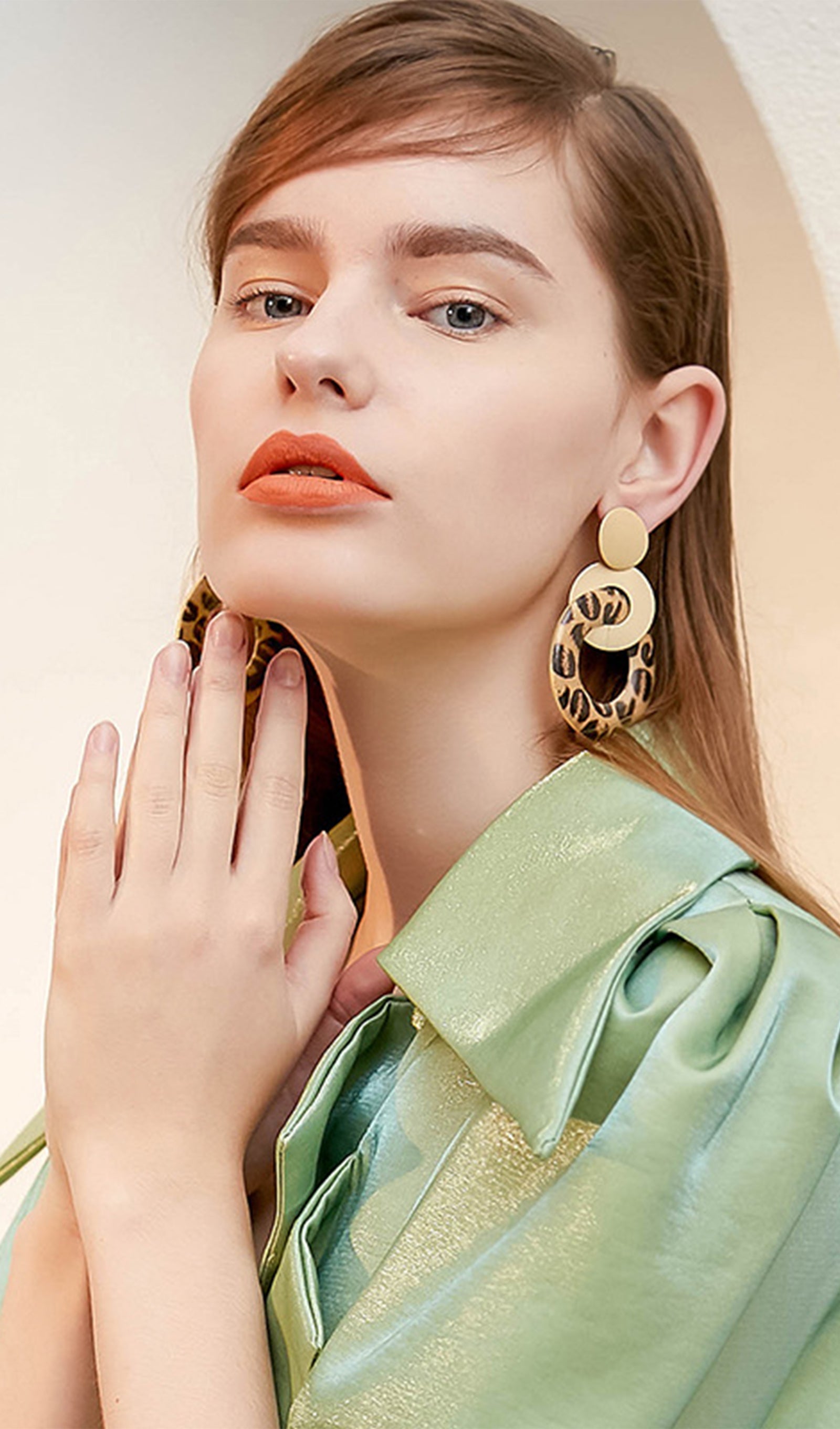 Leopar Sarkan Damla Halka Küpeler