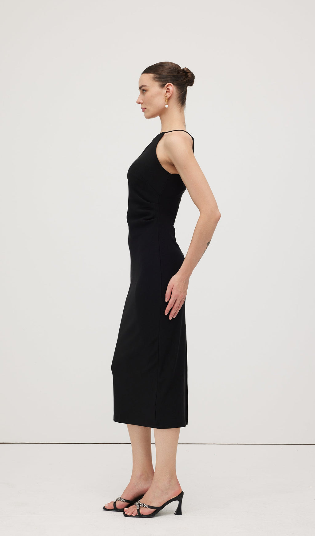 Düz Anahtar Deliği Kesimli Midi Elbise